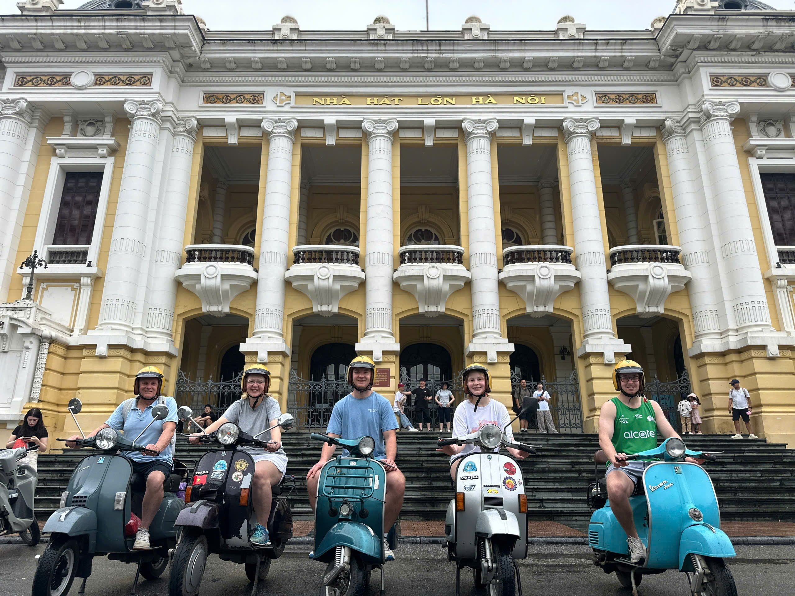 走訪河內歌劇院,這座越南規模最大的劇院,以其歷史和建築意義而聞名。 走訪河內歌劇院,這座越南規模最大的劇院,以其歷史和建築意義而聞名。