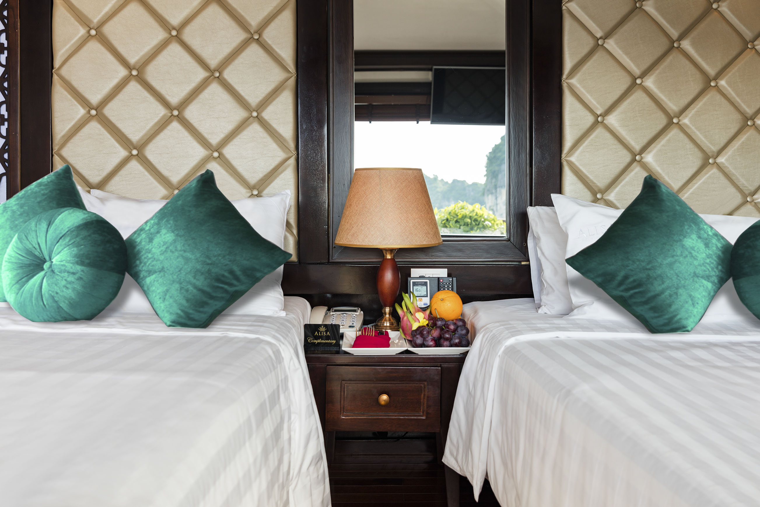 Note: Suite Ocean Cabin (No Balcony, No Bathtub)