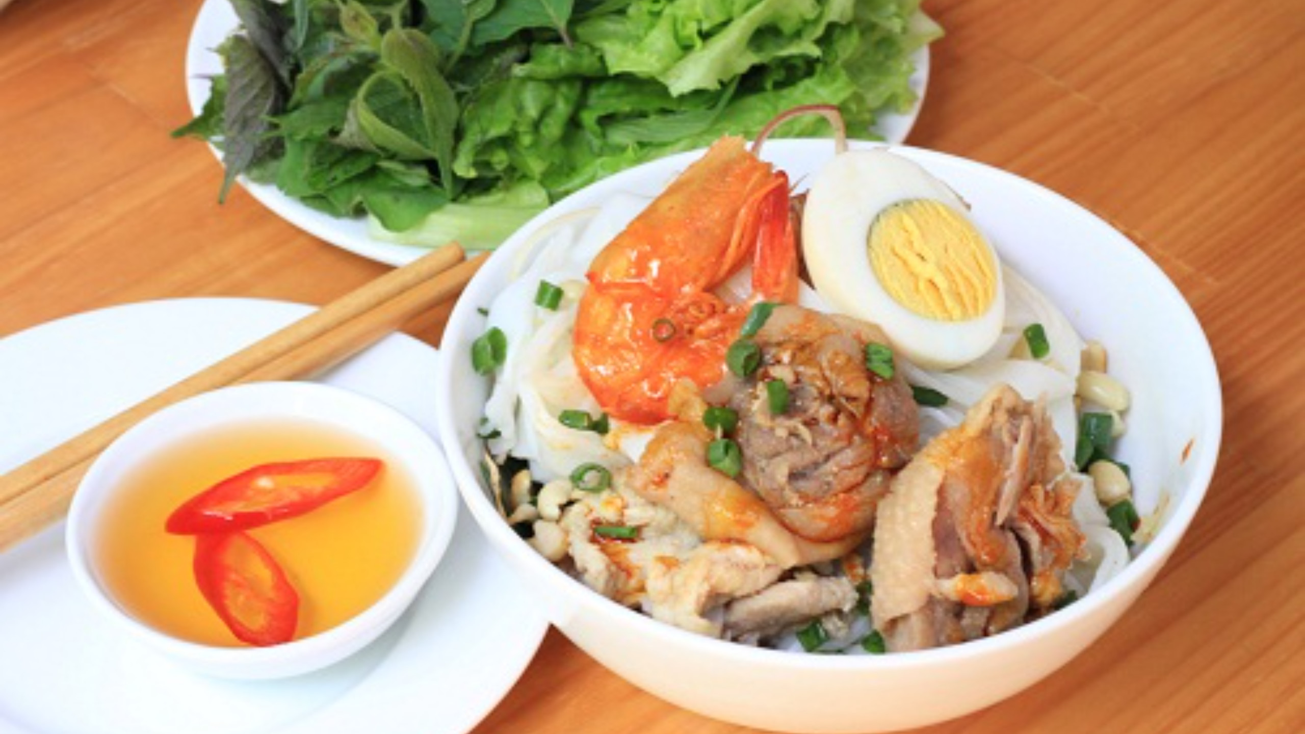 Da Nang Local Specialties & Dining Experience at Tran Restaurant