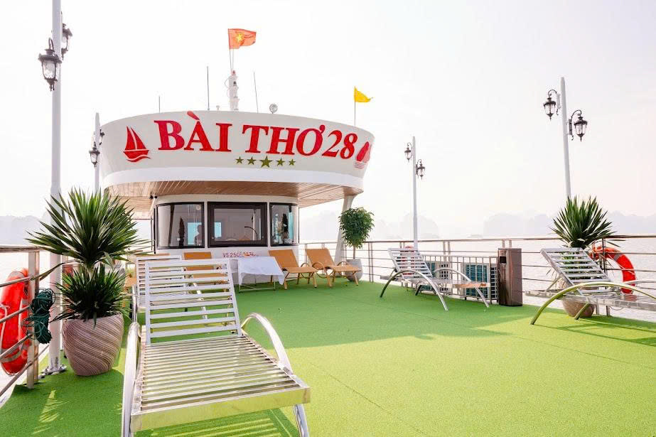 Hanoi Halong Bay Full-Day UNESCO Site Tour with Japanese Guide