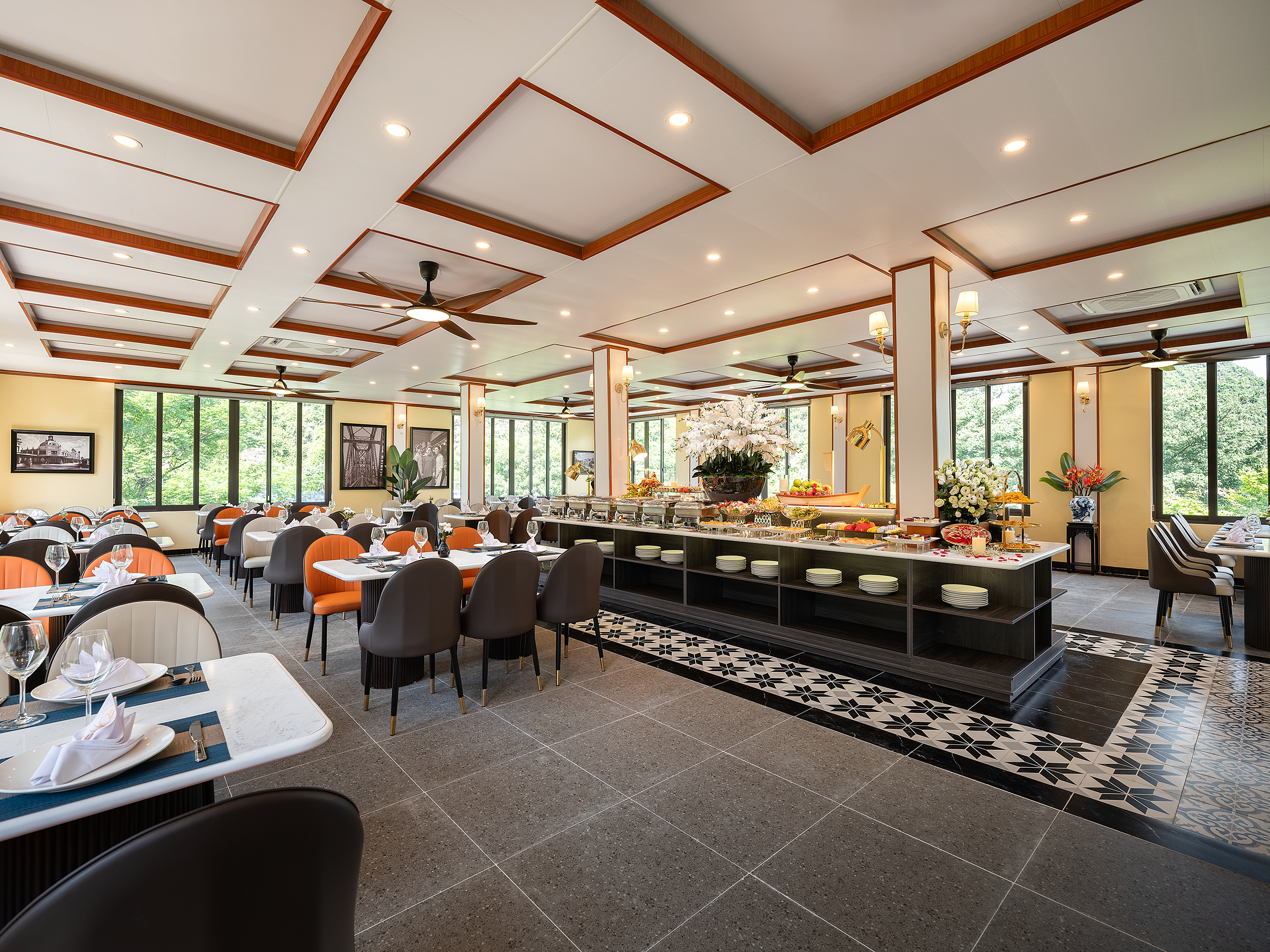 Cozy 越南餐廳 — 優雅與舒適的完美結合。在此盡享溫馨氛圍、明亮採光,以及精心準備的越南與國際美食,讓您品味獨特風格。 Cozy 越南餐廳 — 優雅與舒適的完美結合。在此盡享溫馨氛圍、明亮採光,以及精心準備的越南與國際美食,讓您品味獨特風格。