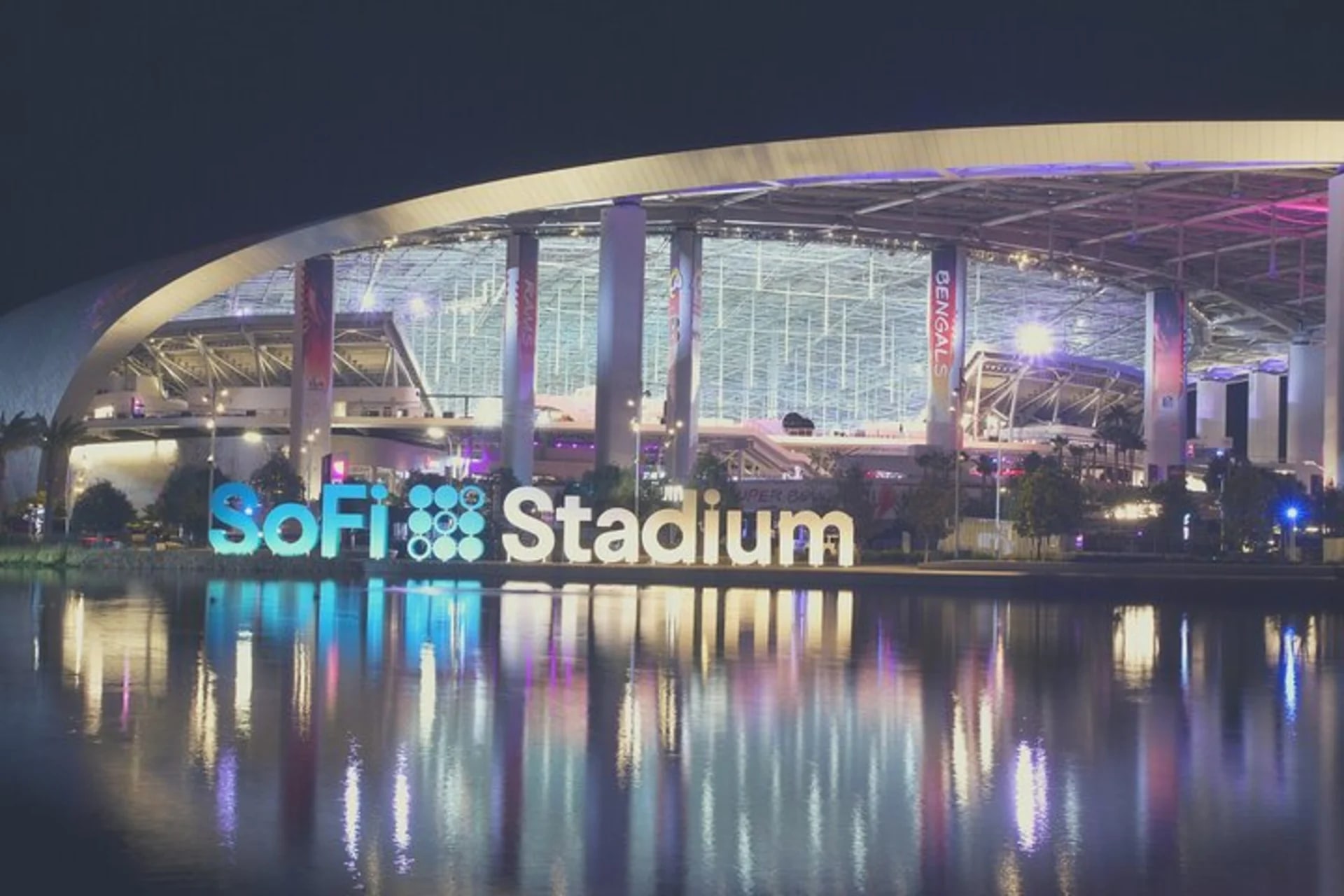洛杉磯充電器足球隊主場比賽（SoFi Stadium）