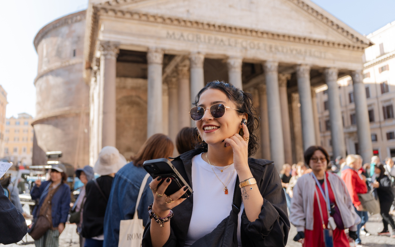 使用詳細的語音導覽，按照您自己的節奏探索萬神廟