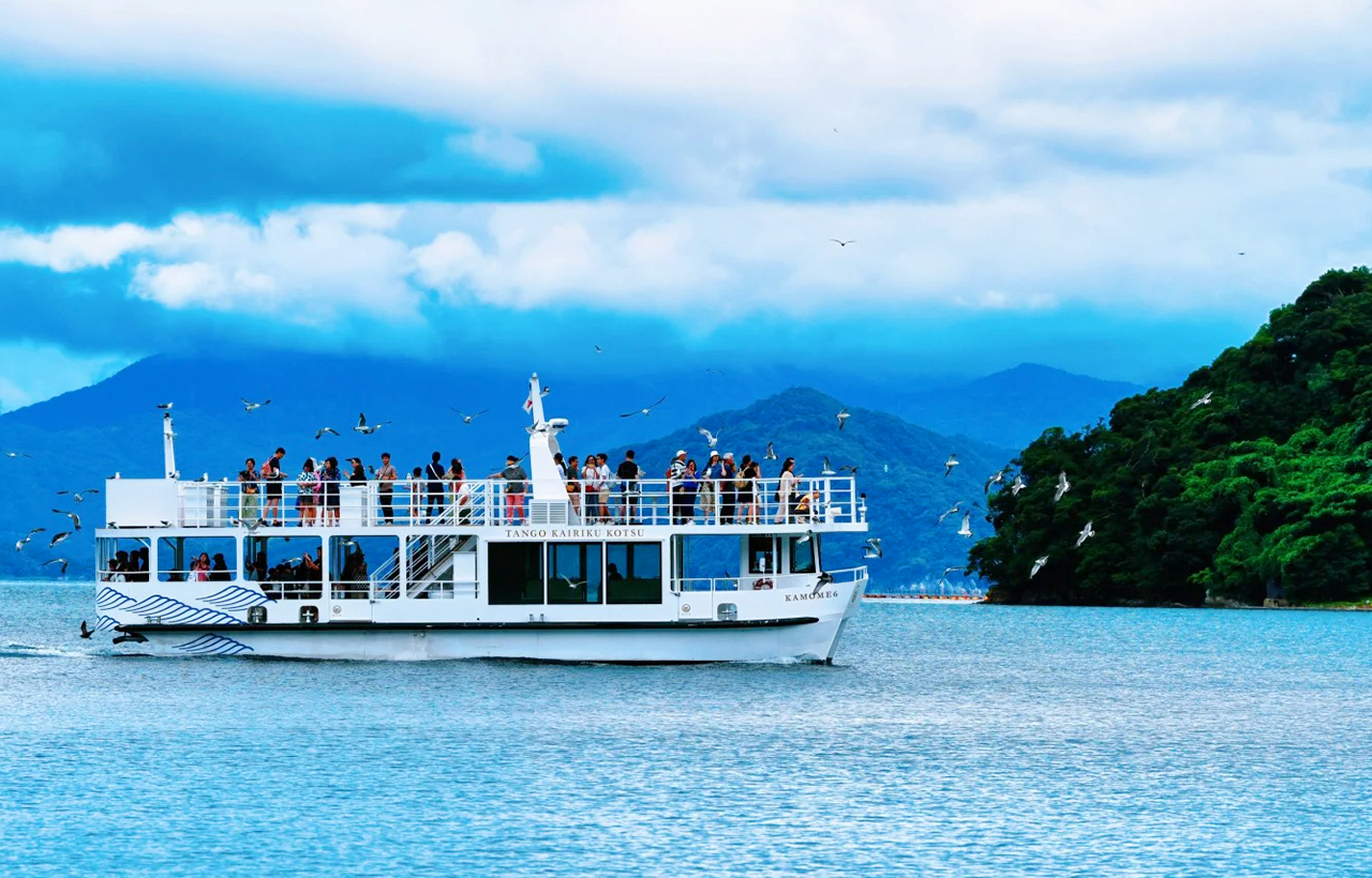 乘坐伊根灣遊覽船體驗