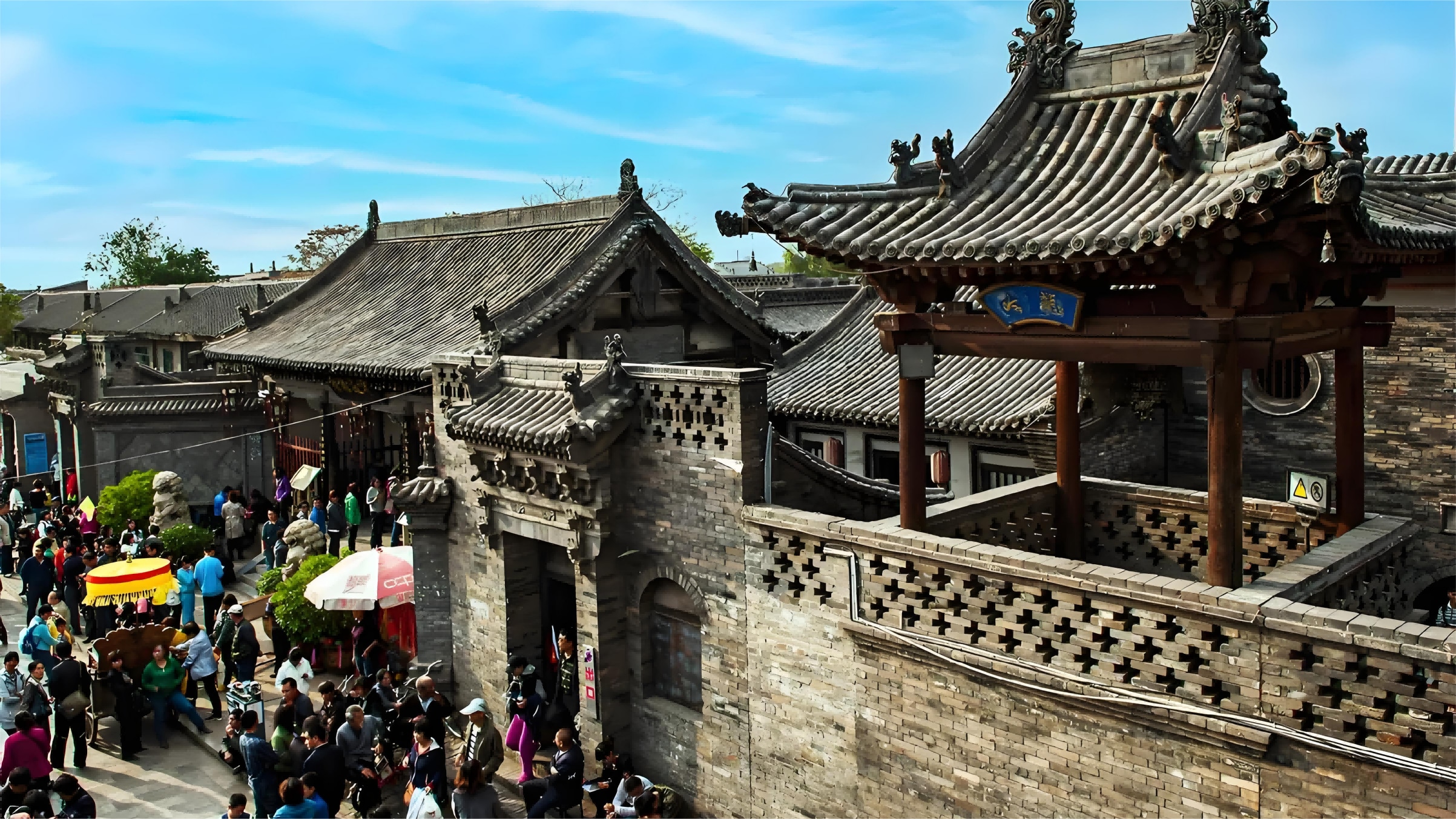 漫步在平遙古城,彷彿穿越時空,體驗古代商業的繁華。 漫步在平遙古城,彷彿穿越時空,體驗古代商業的繁華。