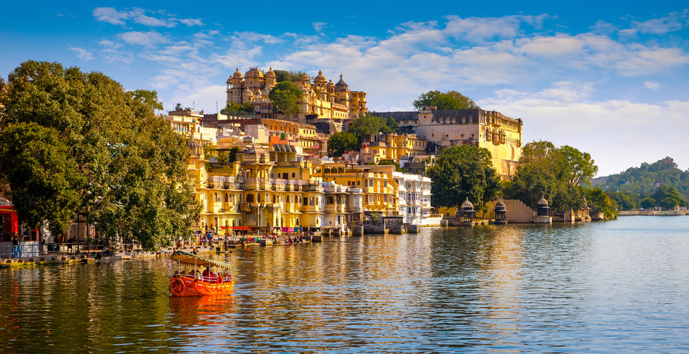 Udaipur in Half a Day: Guided Sightseeing Tour in Car with guide