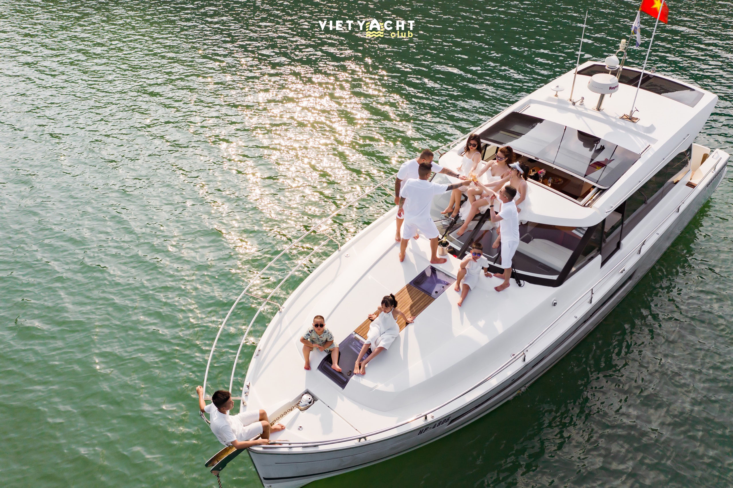 Ha Long Bay Luxury Private Yacht Dining Experience 