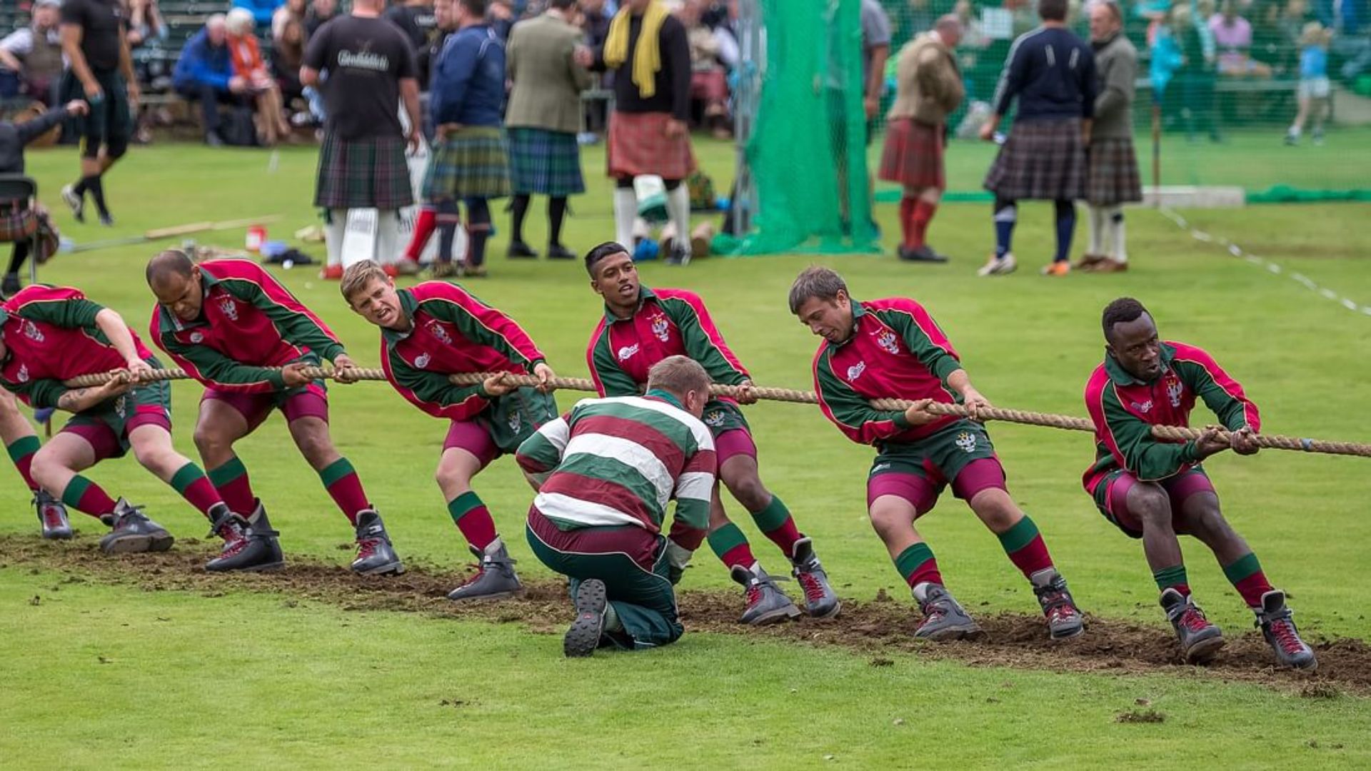 Highland games tour from Edinburgh