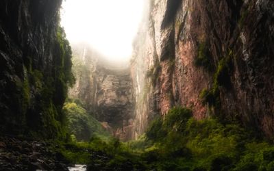 絕壁、渦穴、裂點、淺灘、崩塌、瀑布、泉水、洞穴等多種地質遺蹟盡收眼底