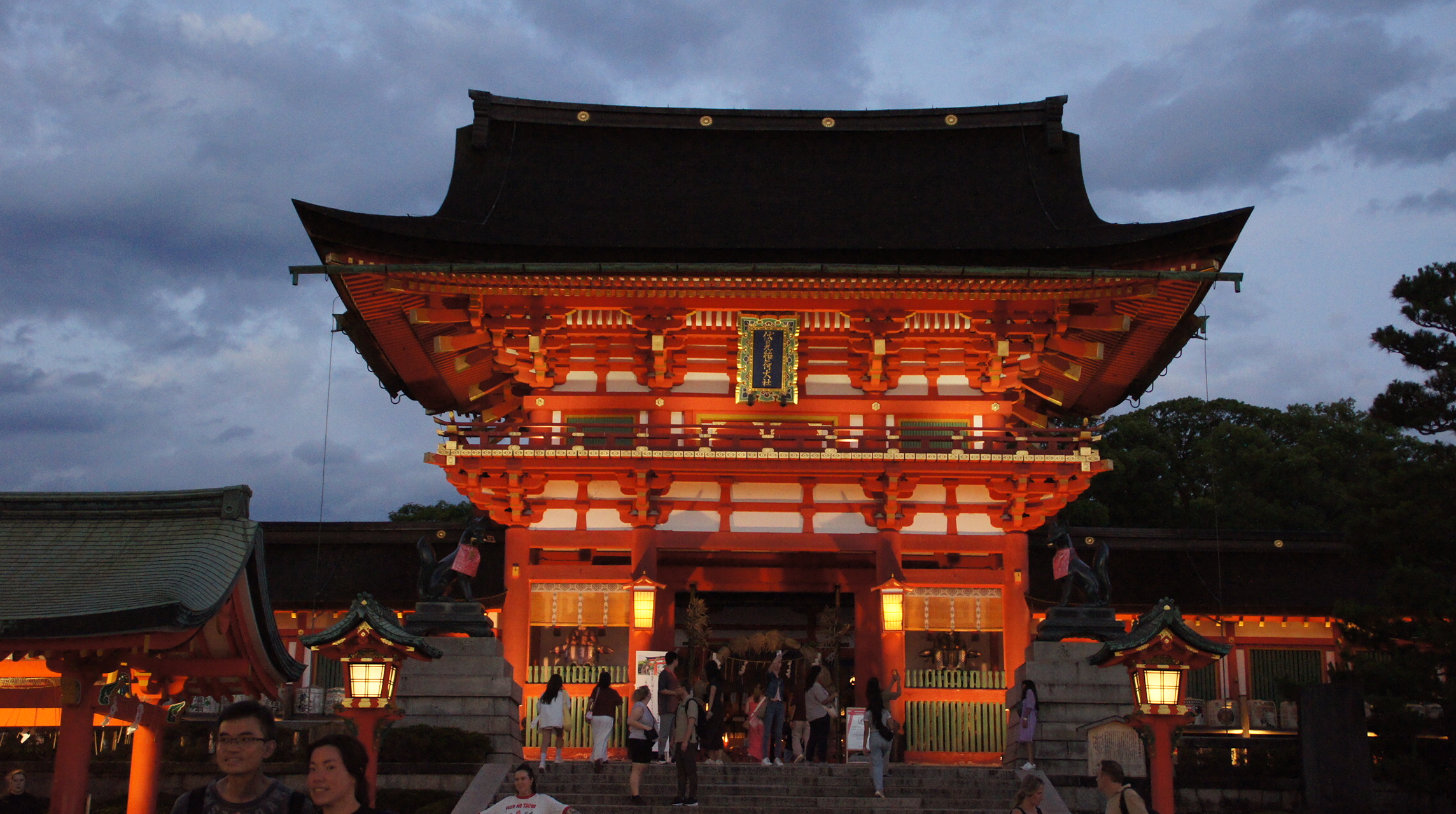 Kyoto: Fushimi Inari Shrine Walking Tour