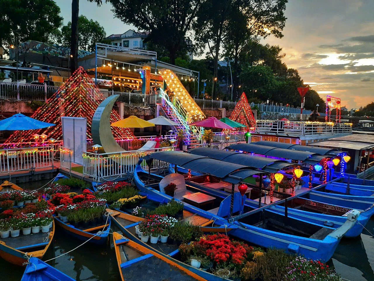 茹樂船屋體驗：胡志明市 (Saigon) 一瞥