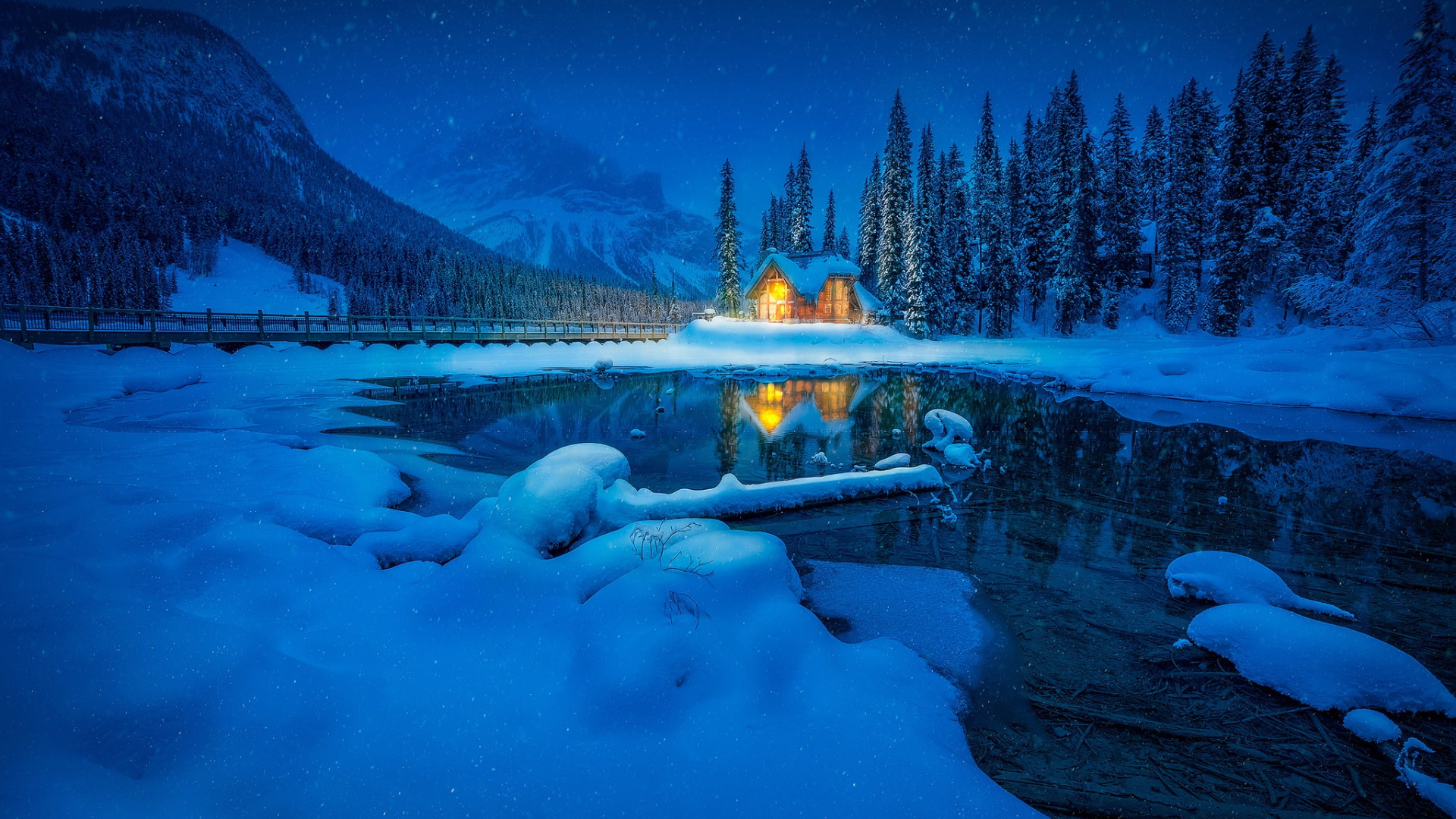 路易斯湖 (Lake Louise)，翡翠湖 (Emerald Lake)，佩託湖 (Peyto Lake) 加拿大 (Canada) 三湖一日遊