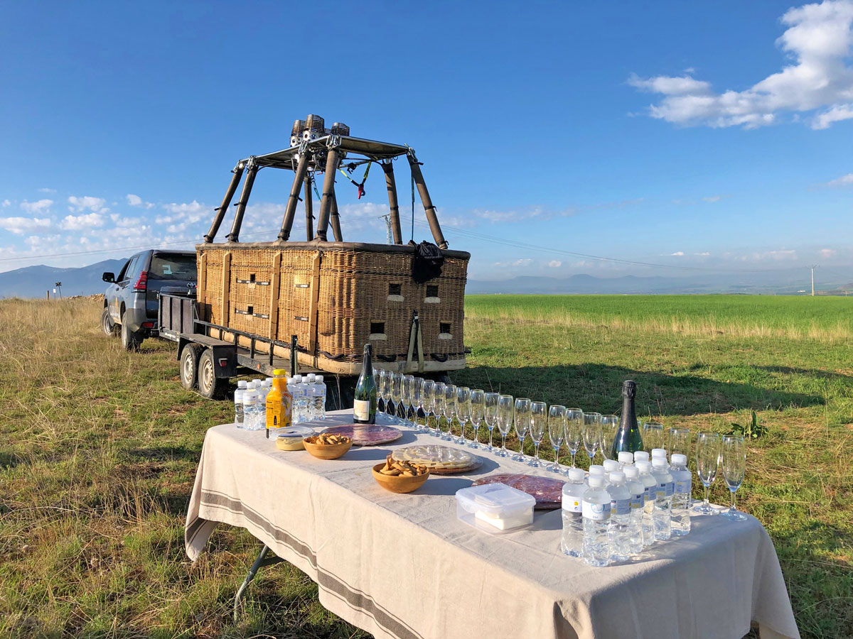 This special occasion calls for a celebration — enjoy breakfast and champagne once you land 🥂
