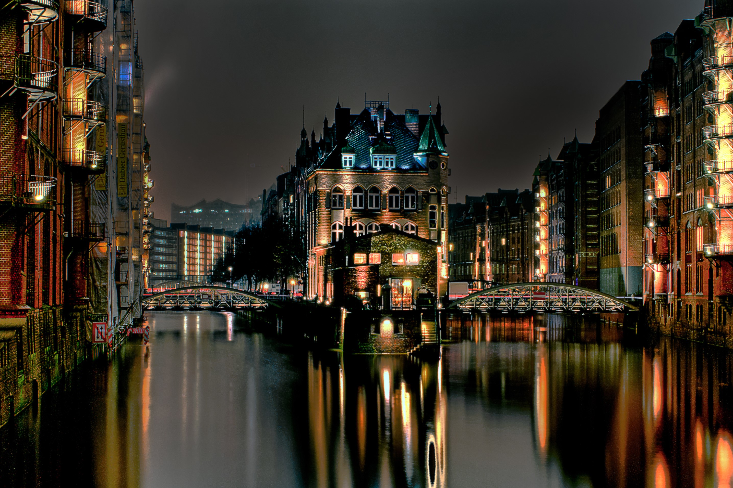 Speicherstadt and HafenCity Walking Tour