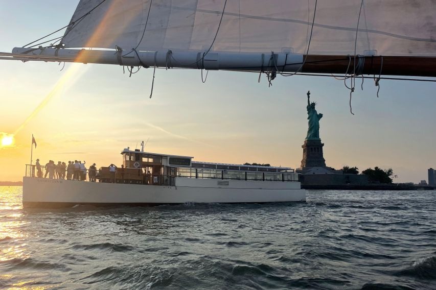 Sunset Yacht Cruise in New York