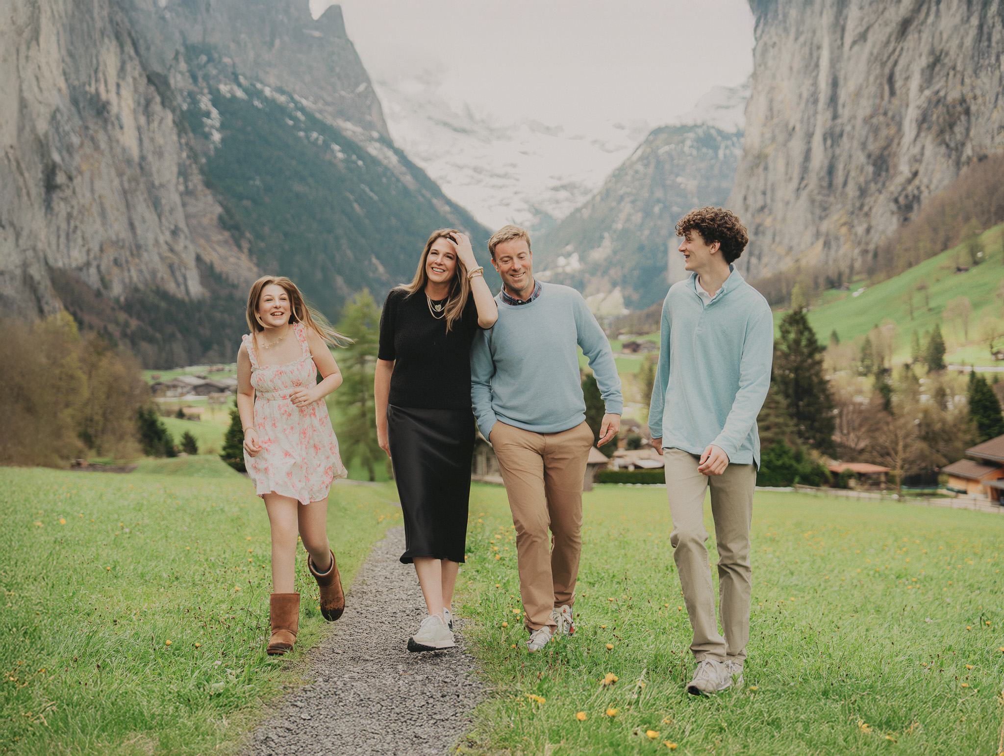 Private Photoshoot Tour: Lauterbrunnen & Wengen at the best spots