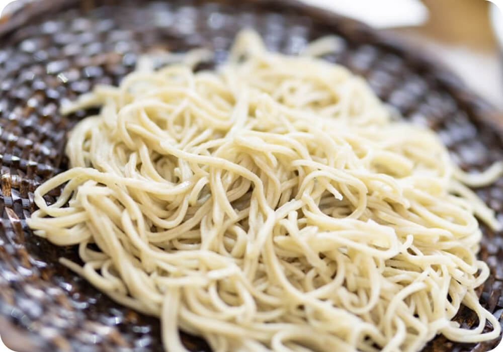 「深大寺蕎麥麵」就在寺廟小徑旁,強烈推薦您在閒暇之餘,品嚐這道美味佳餚。 「深大寺蕎麥麵」就在寺廟小徑旁,強烈推薦您在閒暇之餘,品嚐這道美味佳餚。