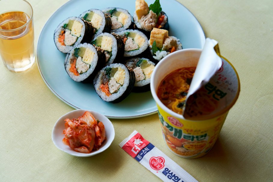 在“紫菜包飯大師”課程中,您可以通過演示和親手烹飪來學習紫菜包飯和韓式泡菜煎餅!本課程由一位精通韓國料理和紫菜包飯的講師授課,他也是一本名為“Masteri”的書的作者。 在“紫菜包飯大師”課程中,您可以通過演示和親手烹飪來學習紫菜包飯和韓式泡菜煎餅!本課程由一位精通韓國料理和紫菜包飯的講師授課,他也是一本名為“Masteri”的書的作者。