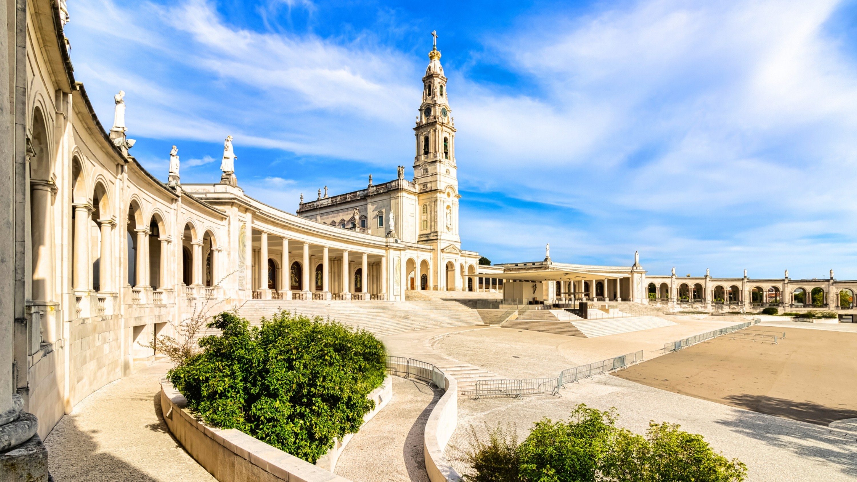Lisbon Nazaré & Fátima Full-Day Small Group Guided Tour