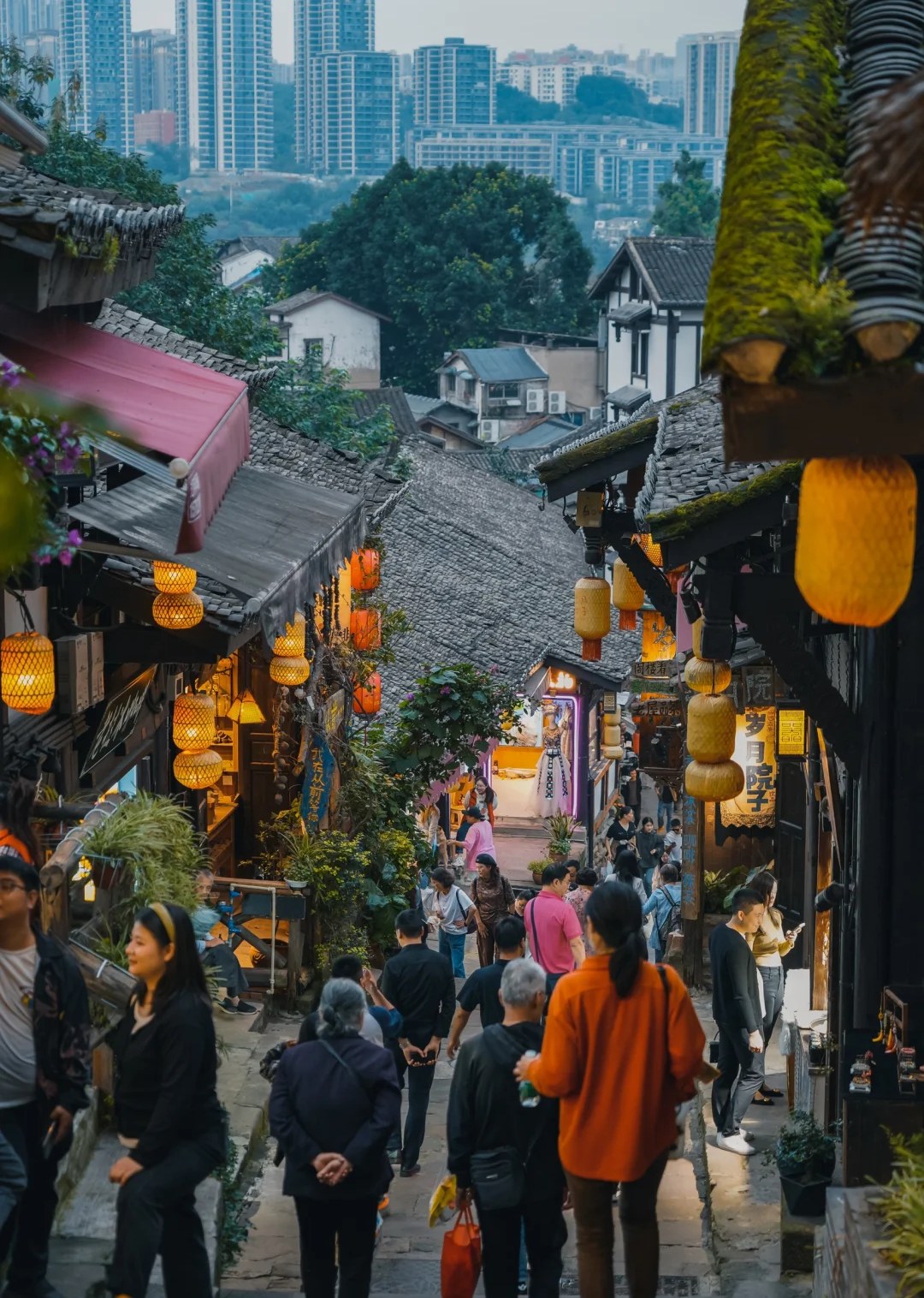 【櫻花季促銷】重慶市區一日遊2-8人小團（打卡熱門網紅地+李子壩輕軌穿樓+現實版千與千尋洪崖洞+乘坐空中巴士長江索道）