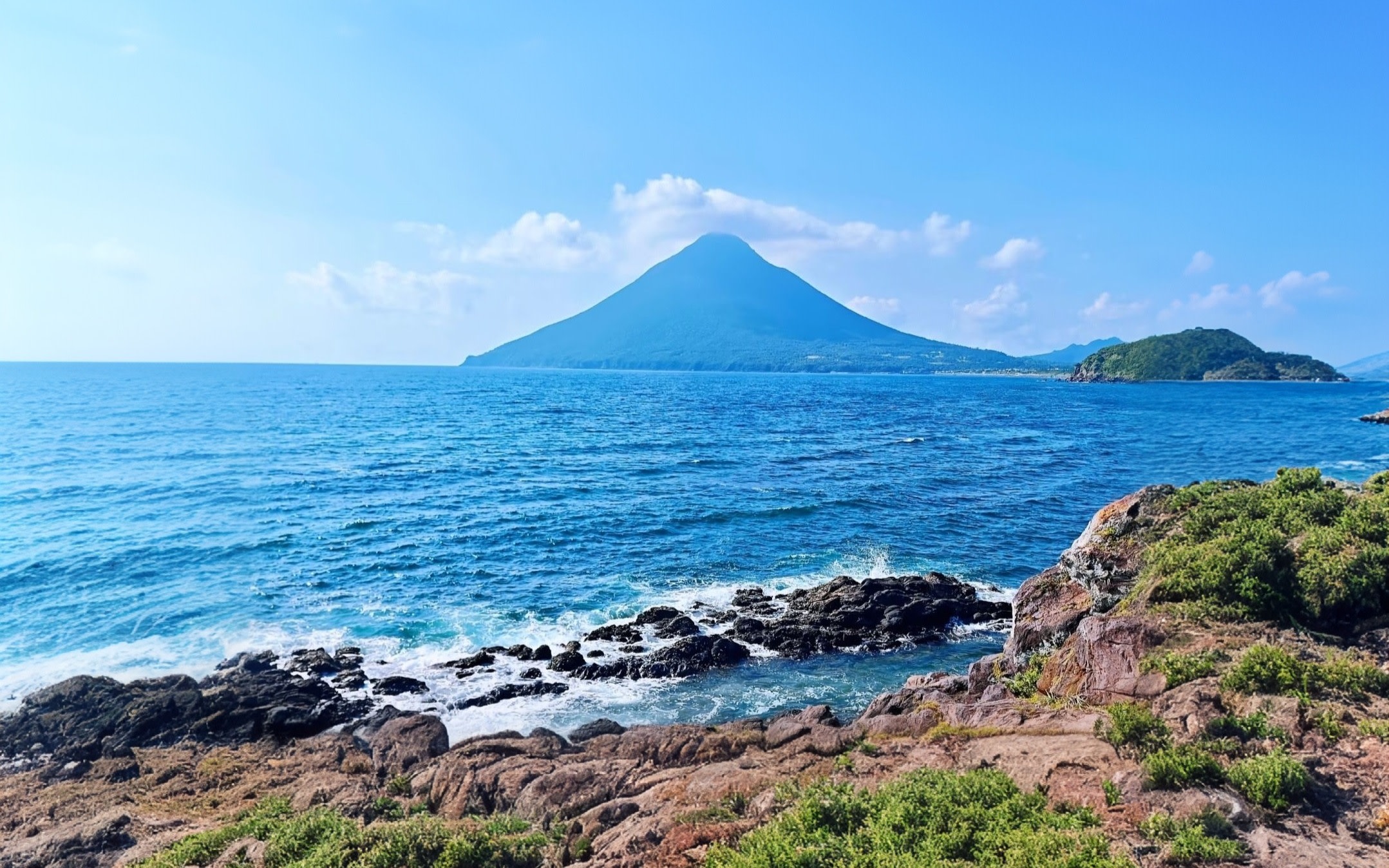 [Kagoshima Ibusuki Day Trip] Winter Limited Rapeseed Flower Field, Urashima Taro Ryugu Shrine, Experience Tangsen Gorge Flowing Noodles + Natural Sand Steam (Chinese Driver Guide)
