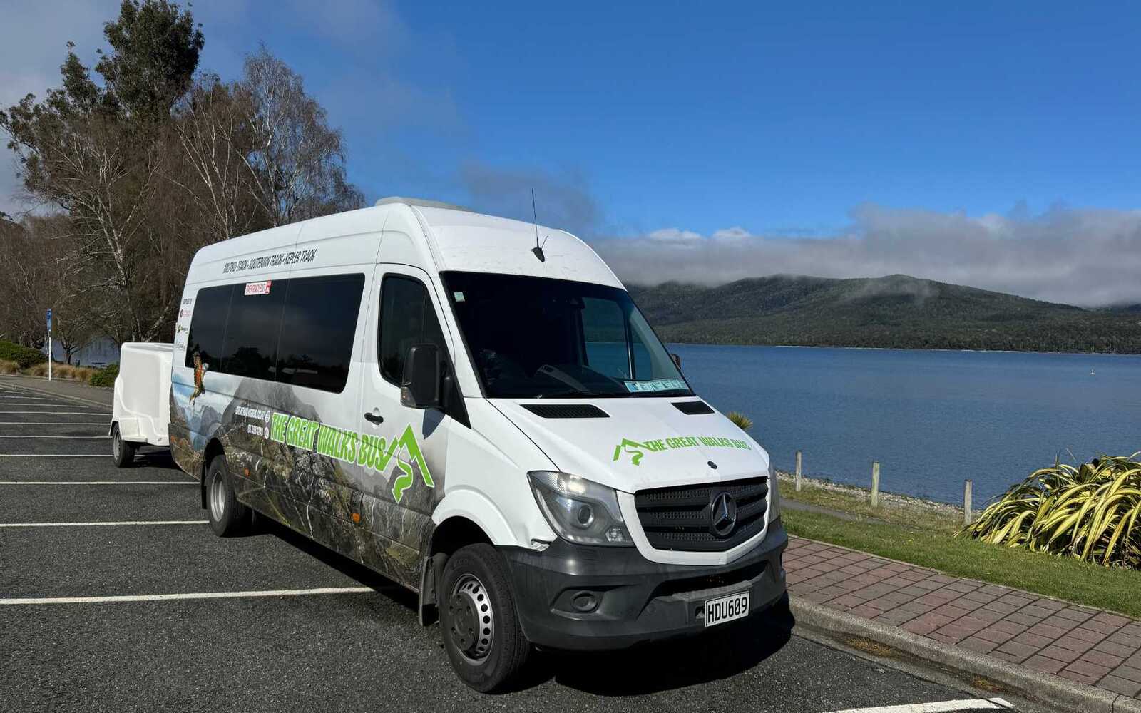 參加米爾福德峽灣與步道之旅，完美融合冒險與寧靜的雙重體驗。