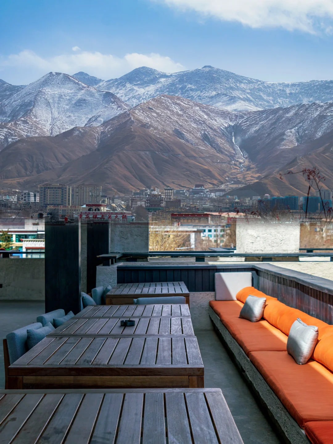 8-day Peach Blossom Tour in Lhasa, Tibet (Hidden Mountain Residence Snow Mountain View Hotel + St. Regis + Gala Peach Blossom Village + Suosong Village + Nanga Bawa Sunshine Golden Mountain + Laigu Glacier + 1V1 In-depth Explanation of Potala Palace)