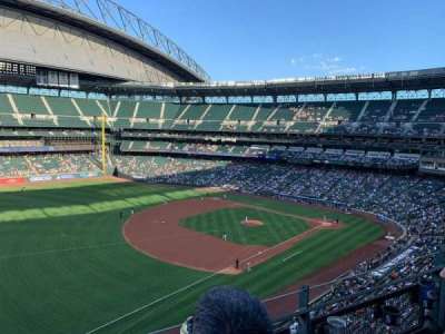 外野座位提供刺激的氛圍,有機會接住全壘打,並與球迷一同歡呼喝采! 外野座位提供刺激的氛圍,有機會接住全壘打,並與球迷一同歡呼喝采!