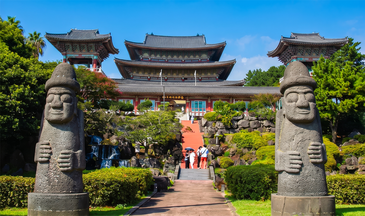 B 方案 - 藥泉寺:踏入亞洲最大佛寺之一,感受莊嚴寧靜!驚嘆於高達30公尺的大雄寶殿,以及80,000尊金佛在光線下閃耀的壯麗景象。 B 方案 - 藥泉寺:踏入亞洲最大佛寺之一,感受莊嚴寧靜!驚嘆於高達30公尺的大雄寶殿,以及80,000尊金佛在光線下閃耀的壯麗景象。