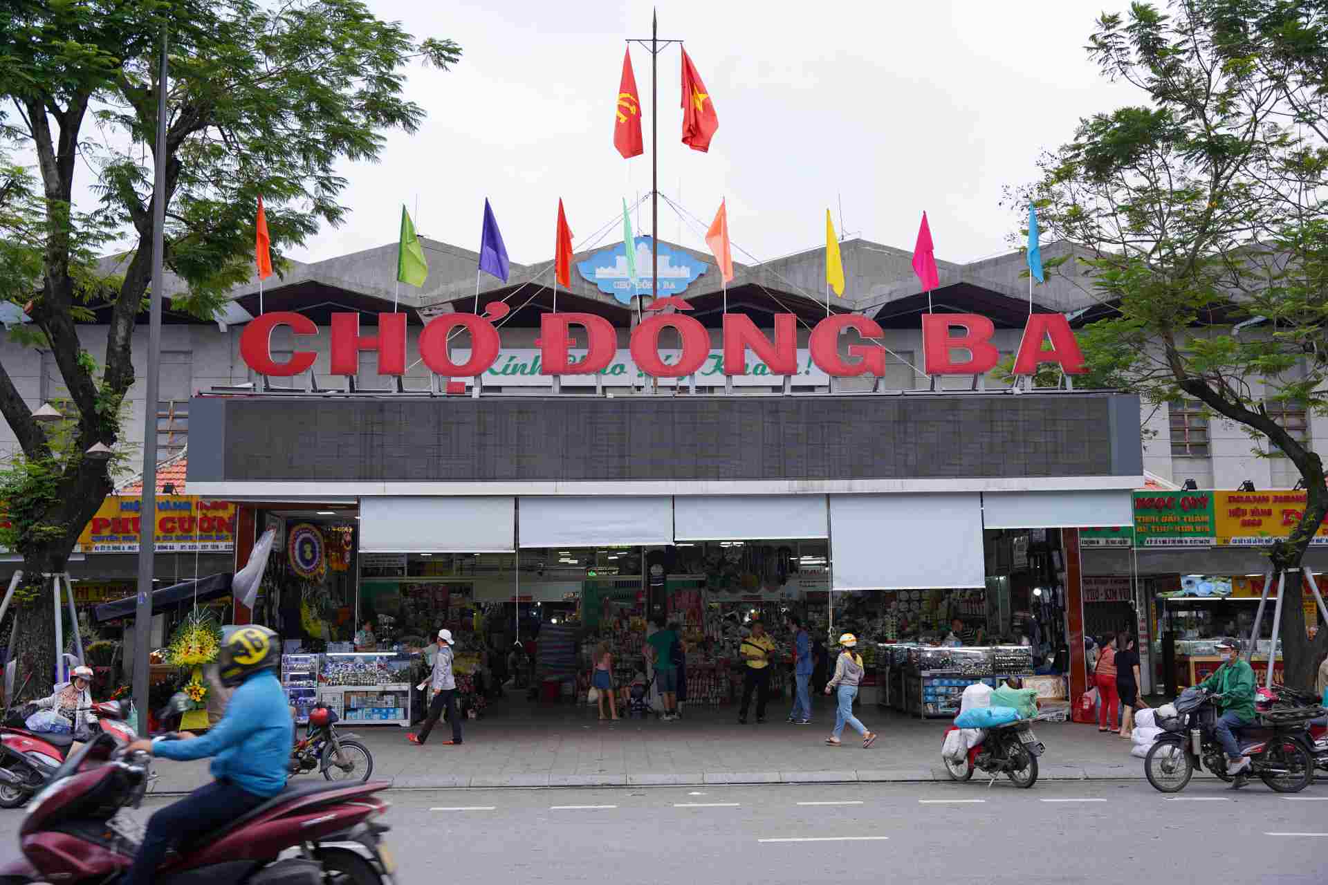 HUE CITY SIGHTSEEING AND FOOD TOUR BY MOTORBIKE