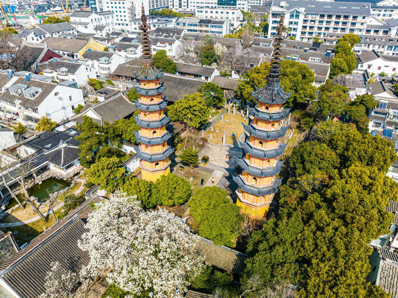 Lotus Pond Moonlight &amp; Tiger Hill &amp; Twin Pagodas One-Day Tour
