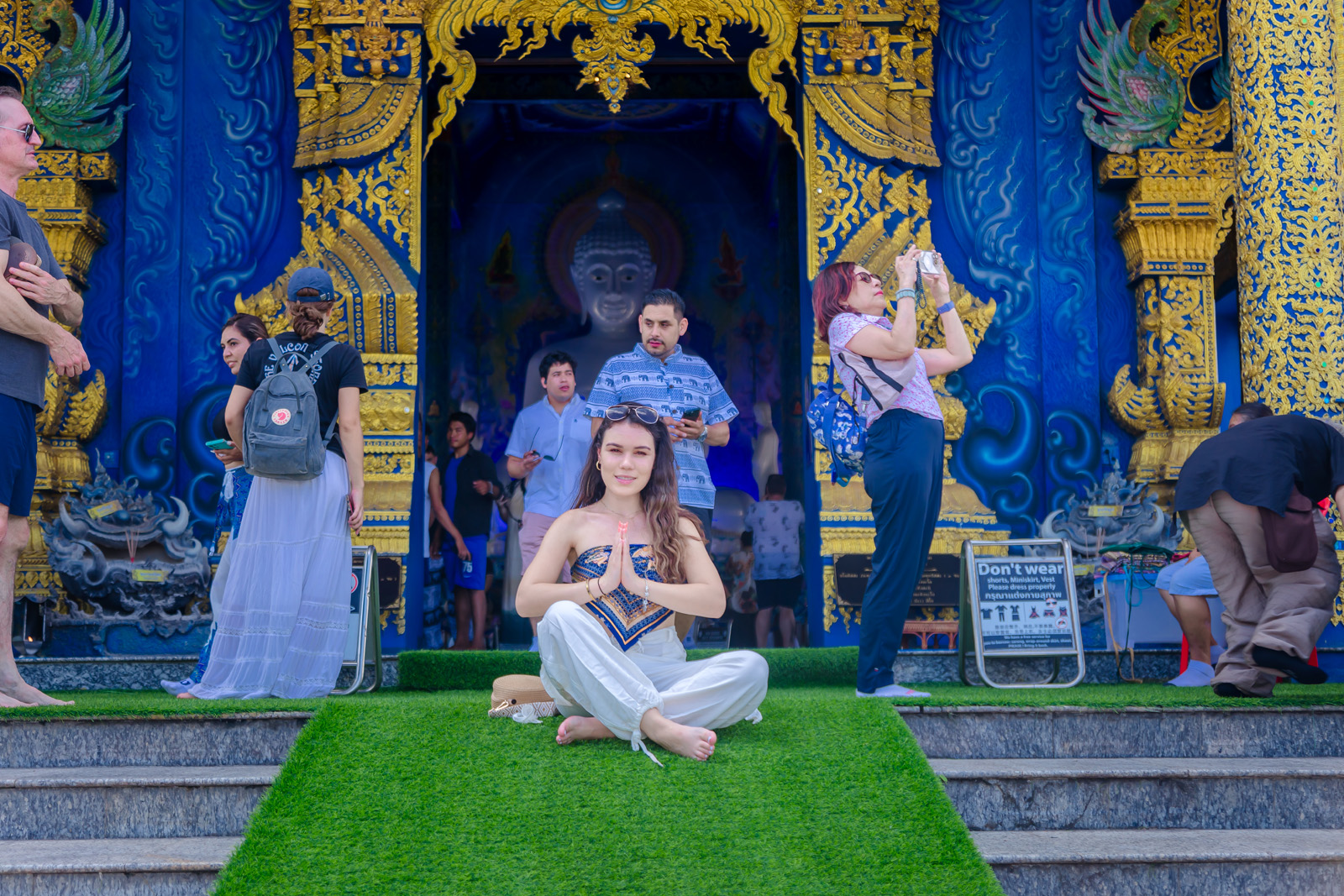 Discover White Temple, Black House & Blue Temple from Chiang Mai