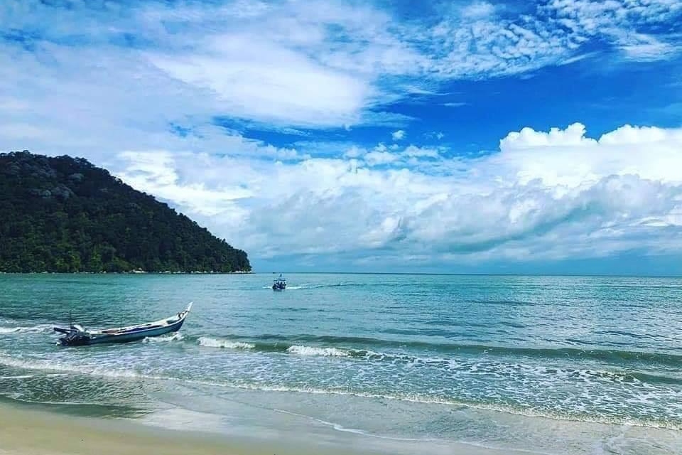 Water Activities at Batu Feringgi Beach by Sunrise Watersport