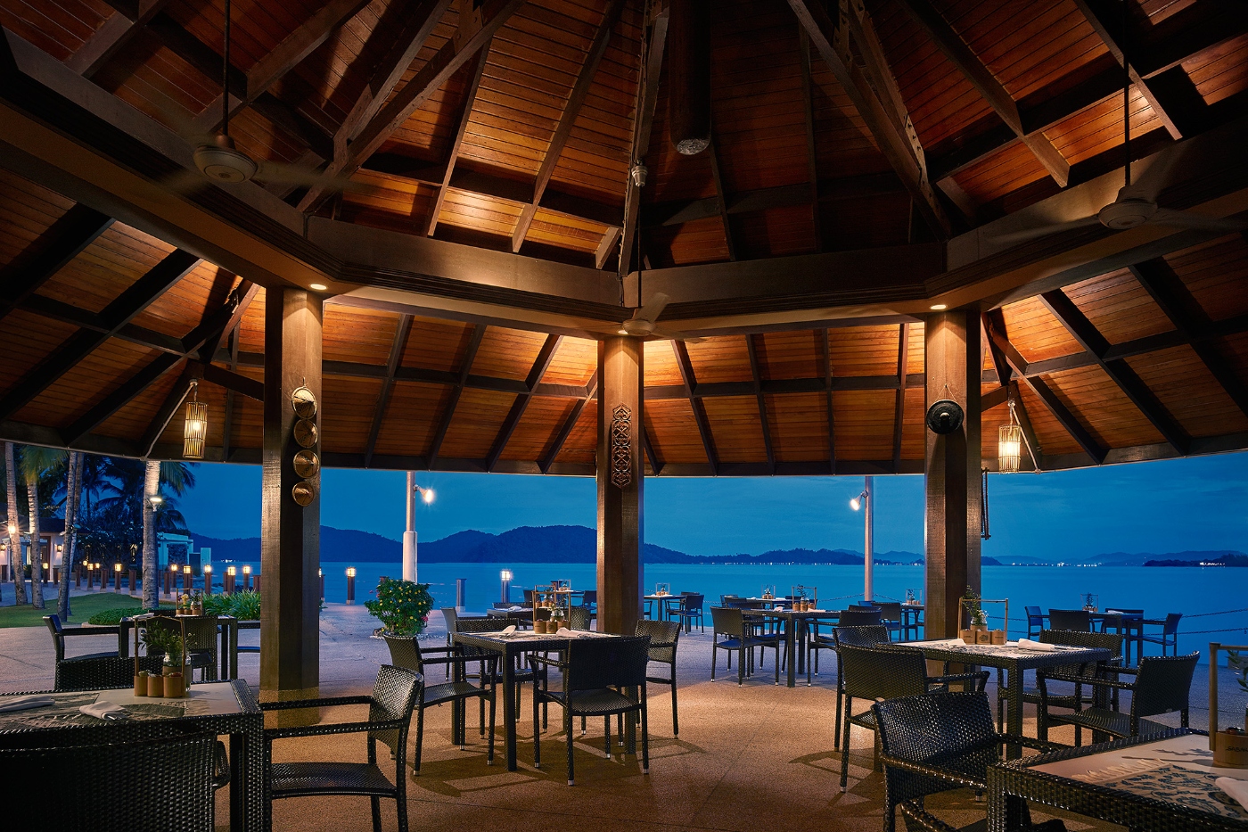 Coco Joe's Bar &amp; Grill at Shangri-La Tanjung Aru, Sabah