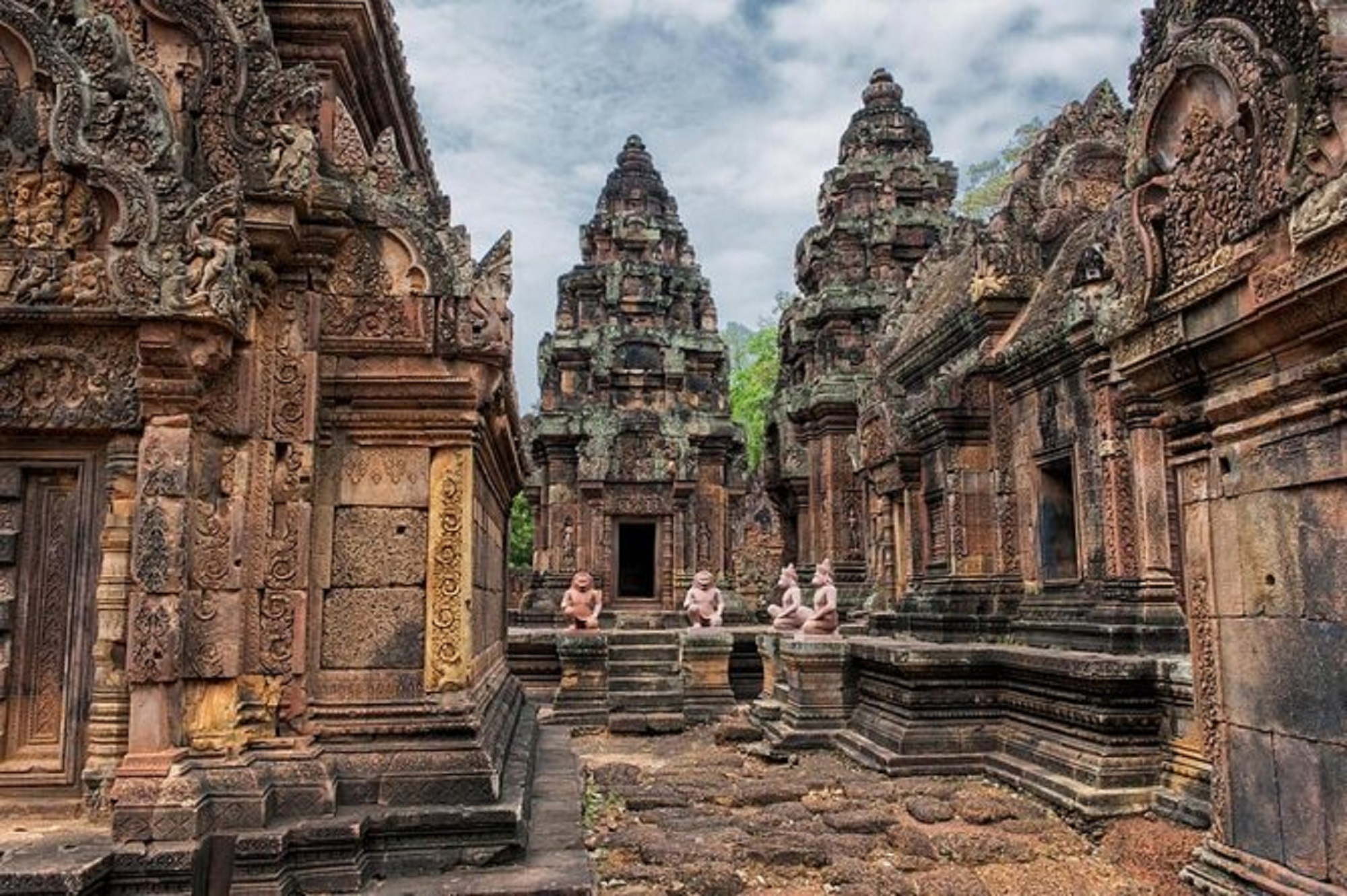 崩密列（Beng Mealea Temple）、女王宮（Banteay Srei Temple）和班提薩莫寺（Banreay Samre Temple）