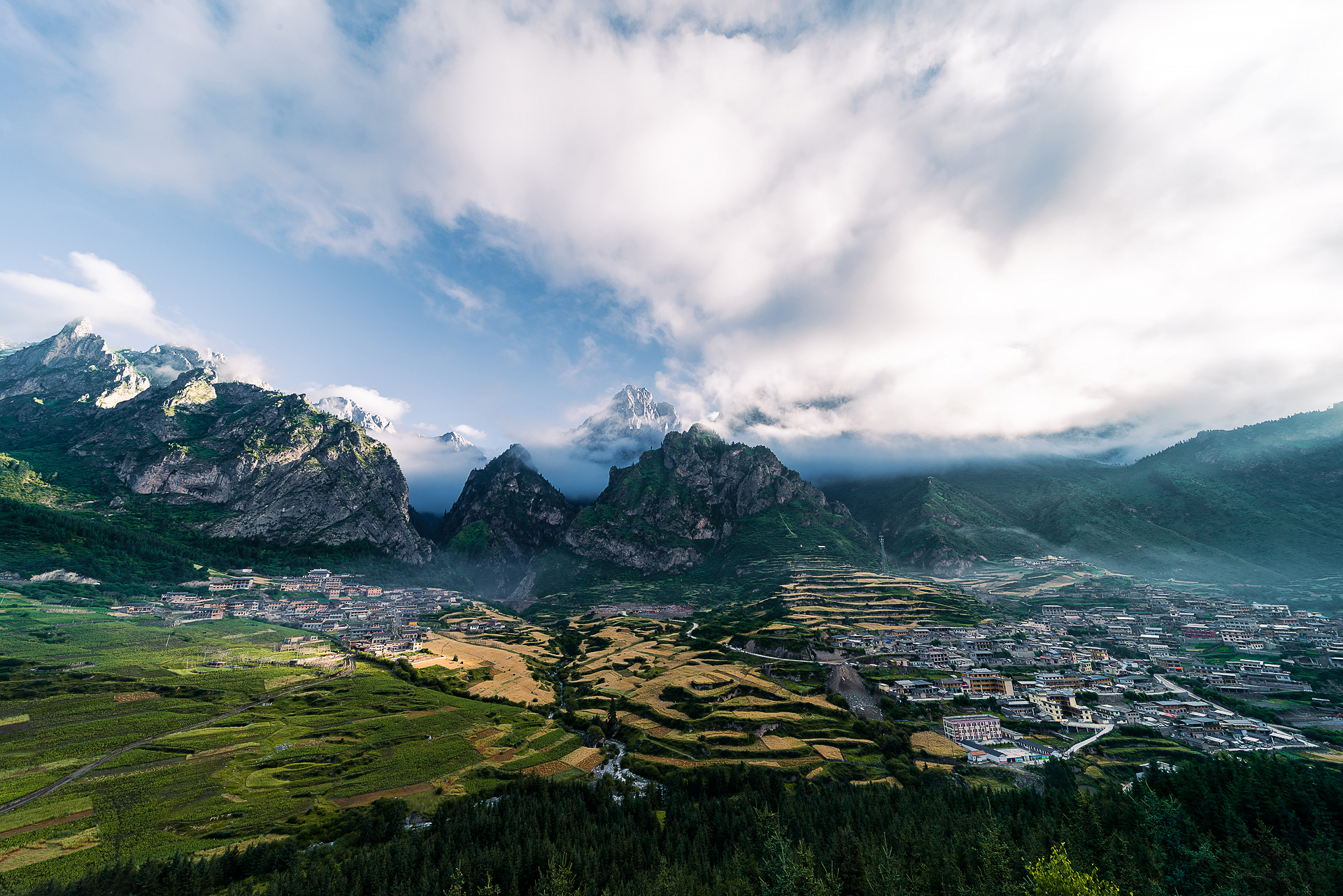 Gannan & Jiuzhaigou Luxury Glamping 7-Day Tour (Ami Gonghong Luxury Camp / Jiuzhai Hilton & Zagana Light Trekking)