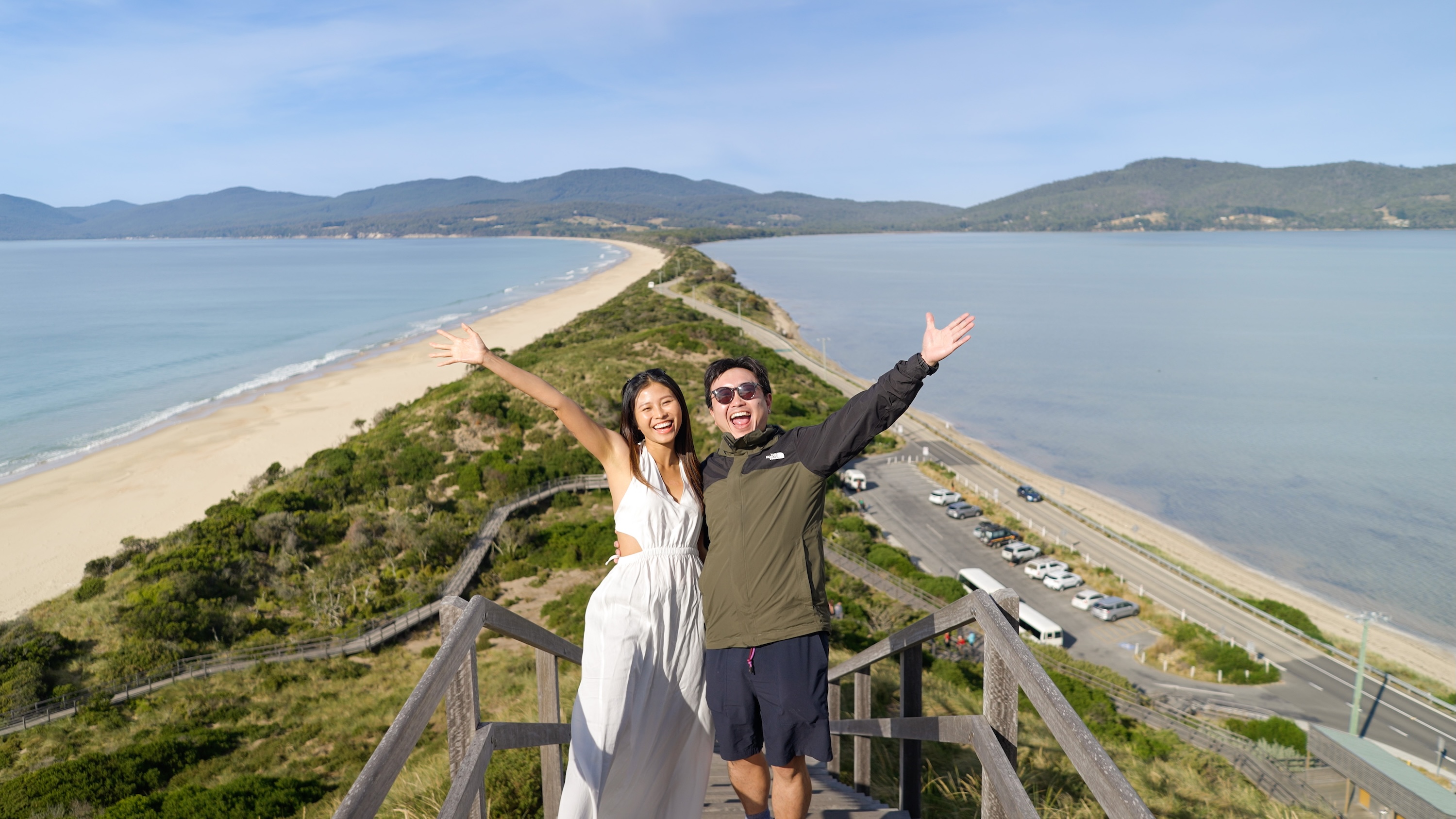 登上階梯，前往特魯加尼尼觀景台 (Truganini Lookout)