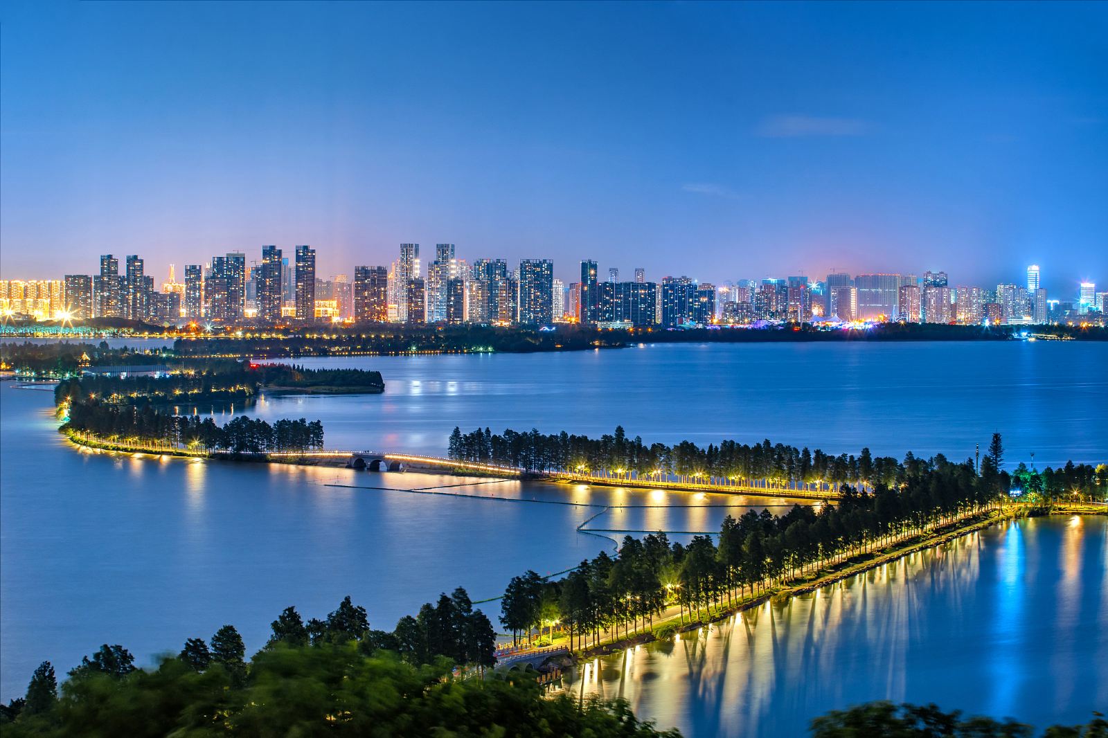 東湖風景區&湖北省博&光谷步行街 包車一日遊