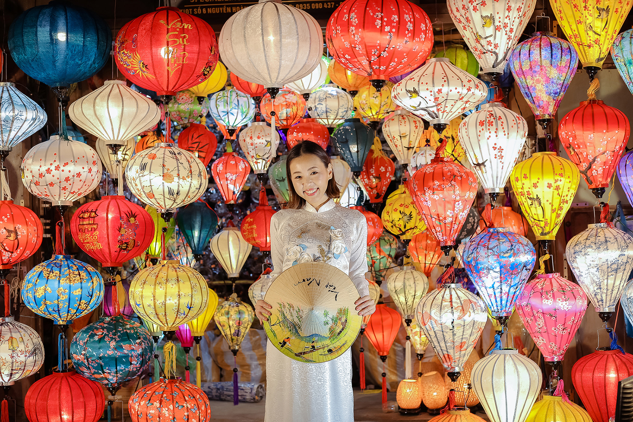 Hoi An: Private Photoshoot & Guided Walking and Posing
