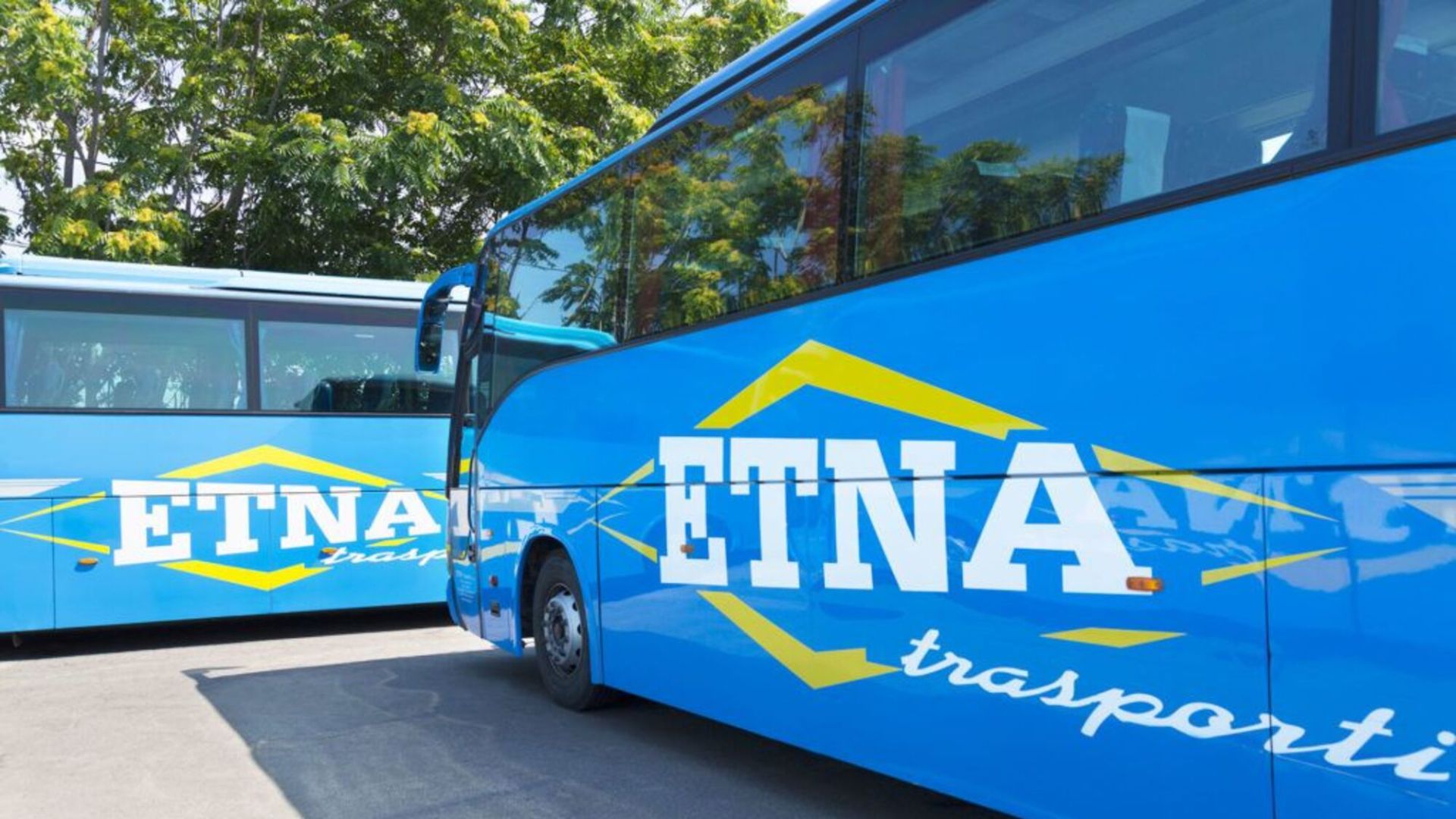 卡塔尼亞馮塔納羅沙機場 (Vincenzo Bellini Catania Airport) - 陶爾米納巴士總站 (Taormina Bus Terminal)，搭乘 Etna Transporti 巴士