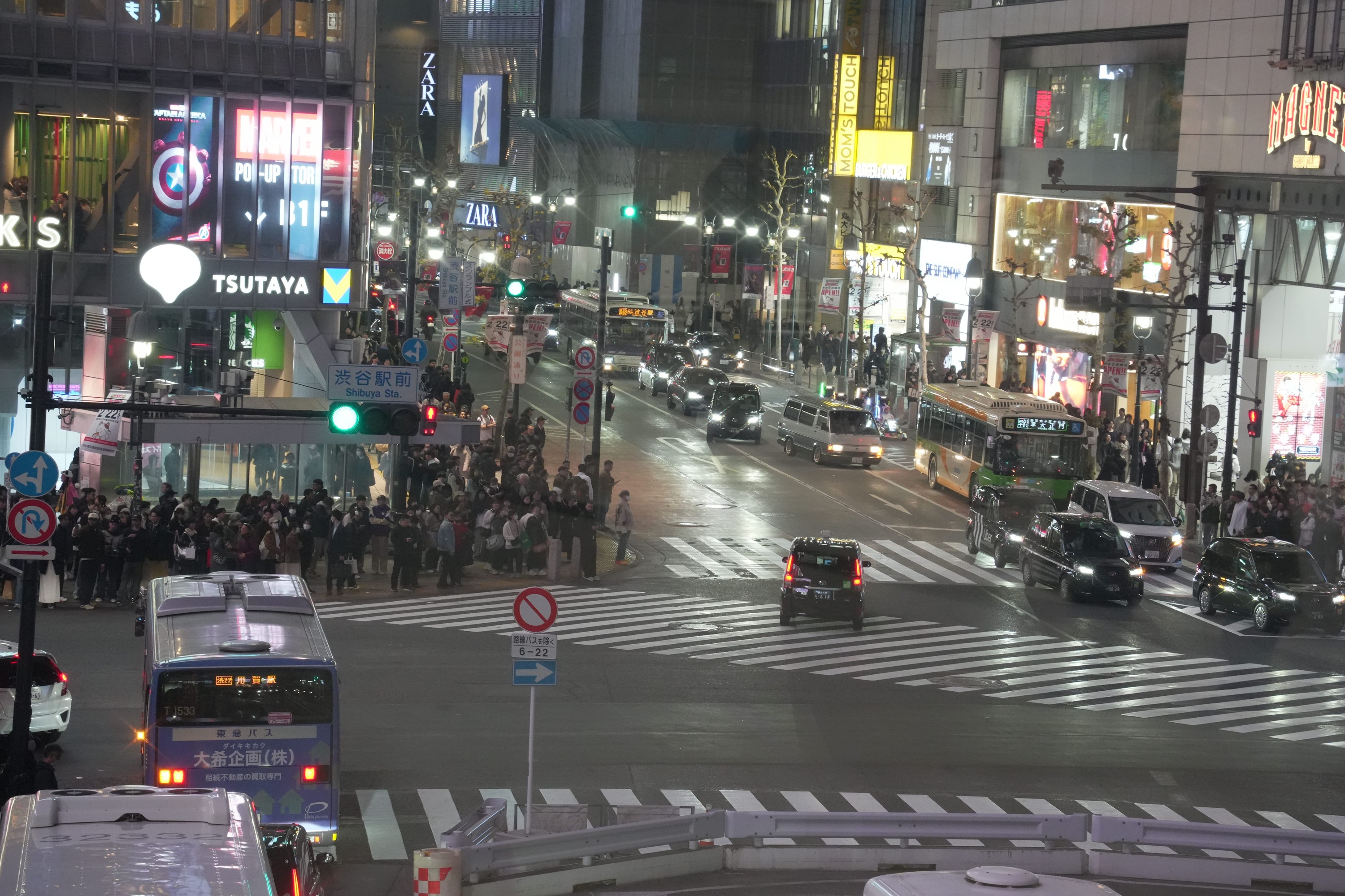 Shibuya by night: Neon Lights, Urban Culture and Local Flavors