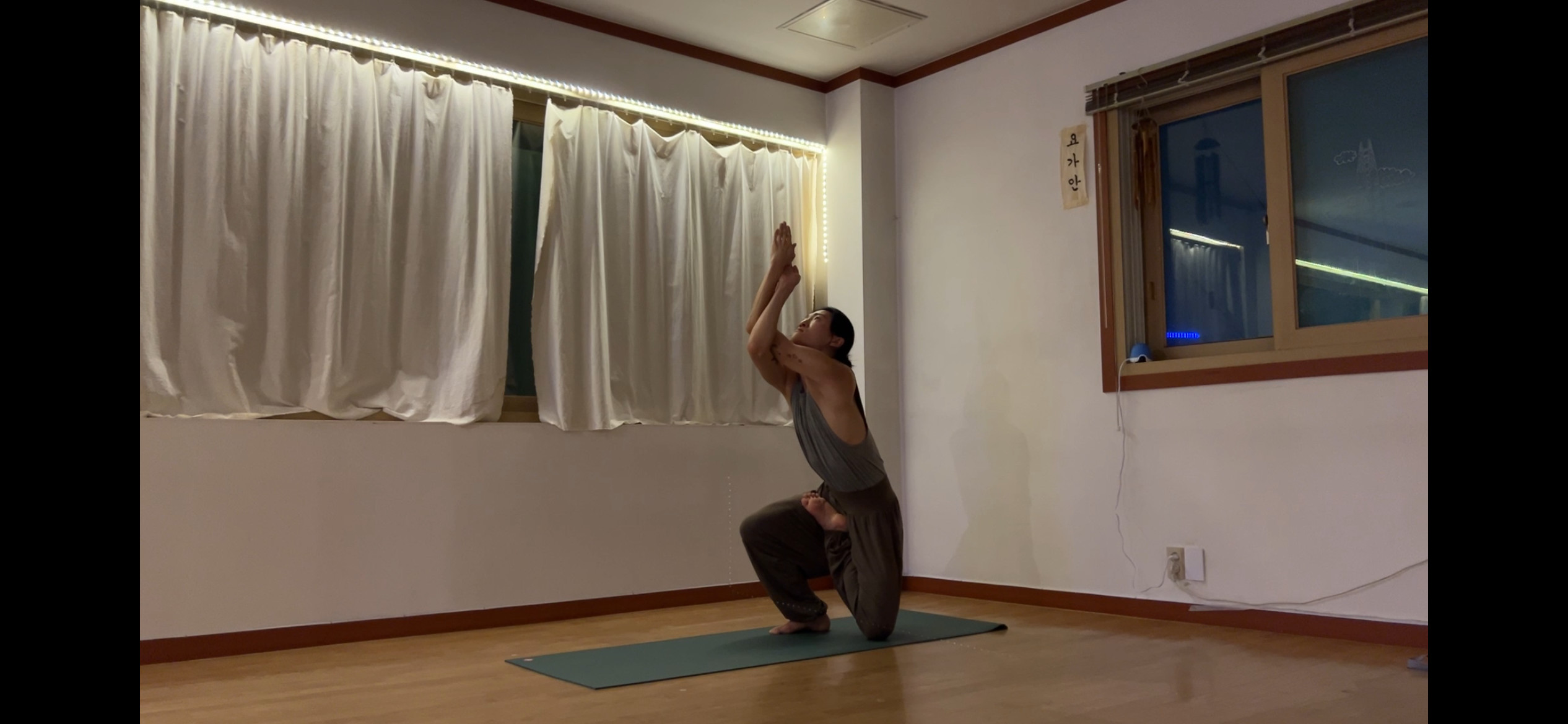 Classic Hatha Yoga & Puer Tea Talk Experience in Seoul