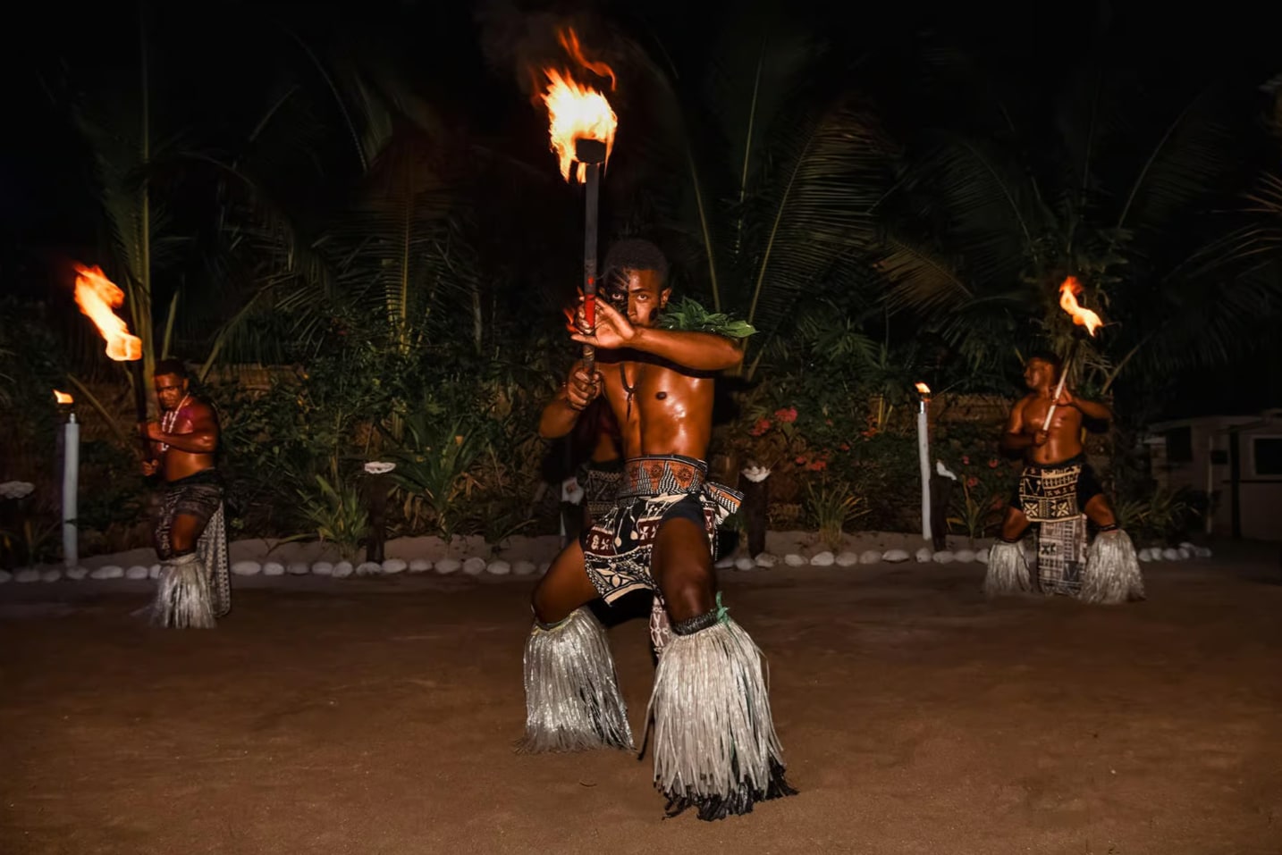 抵達魯賓遜漂流記島，在傳統音樂和熱情笑容的歡迎下，開啟您的旅程。