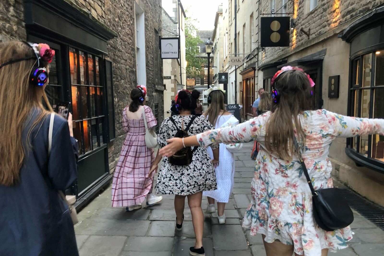 準備好您的相機,因為沿途將有足夠的機會拍照和欣賞更多美景! 準備好您的相機,因為沿途將有足夠的機會拍照和欣賞更多美景!