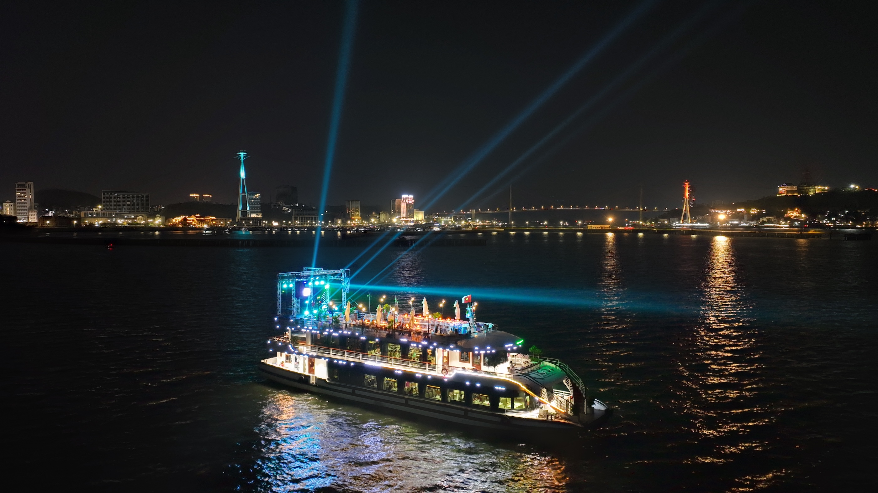 Sunset Canape Party & Dinner with Iris By Night Show by Iris Cruise