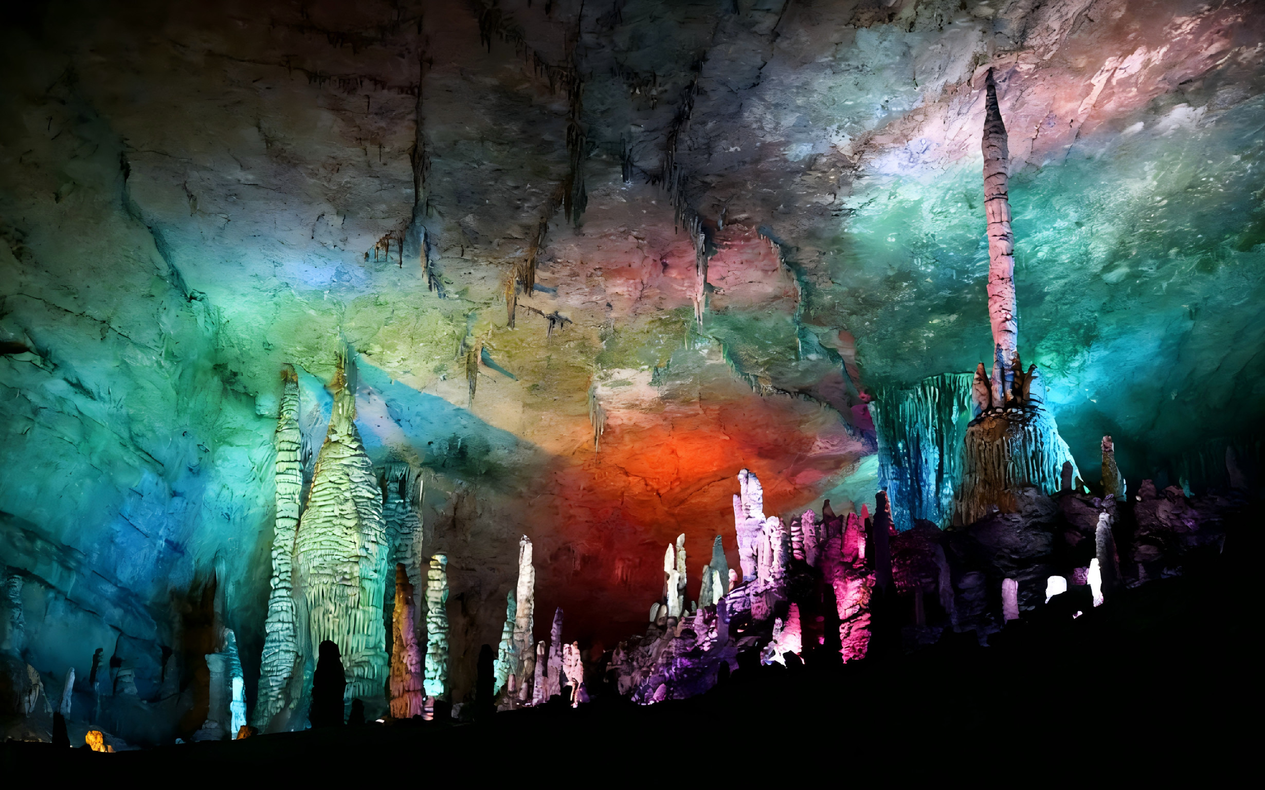 Zhangjiajie Huanglong Cave & Baofeng Lake Private Tour