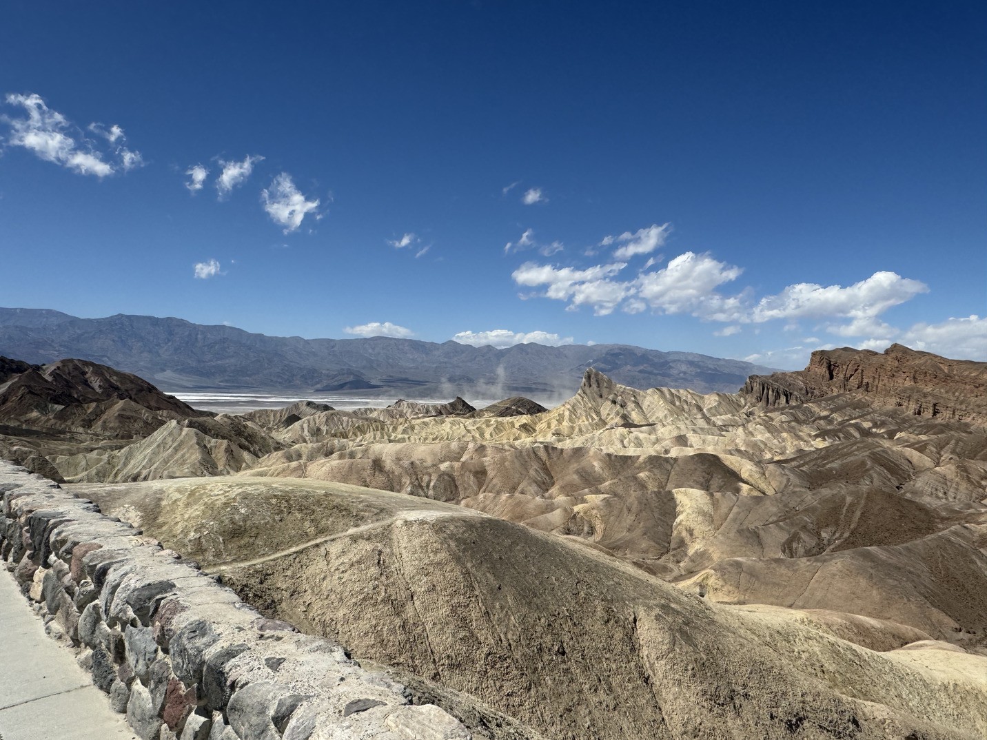 Las Vegas Death Valley & Seven Magic Mountains Day Tour