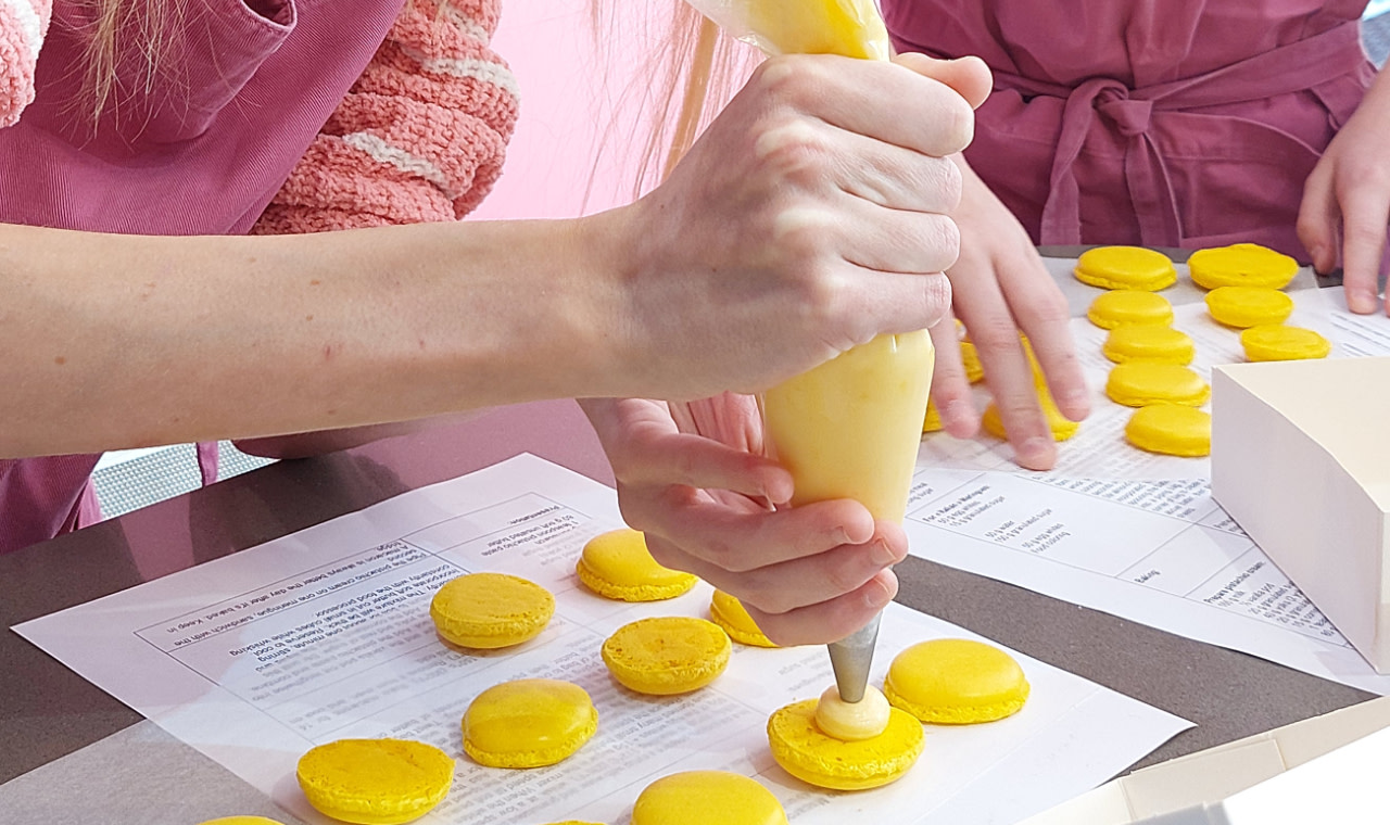 Macaron and French dessert cooking class in Paris 