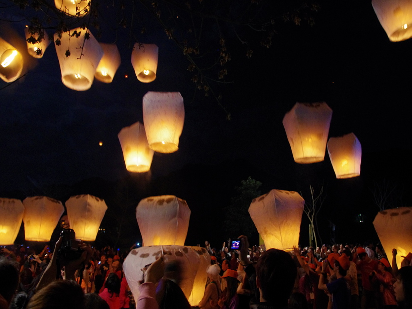 Pingxi Sky Lantern Festival Day Tour from Taipei