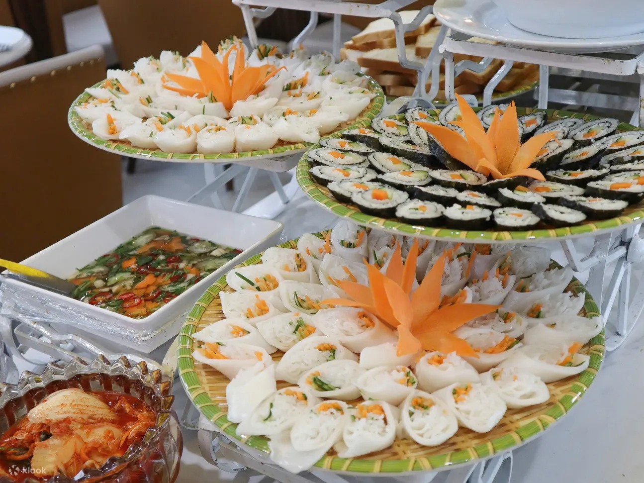 一系列精緻美味、擺盤優雅的素食餐點